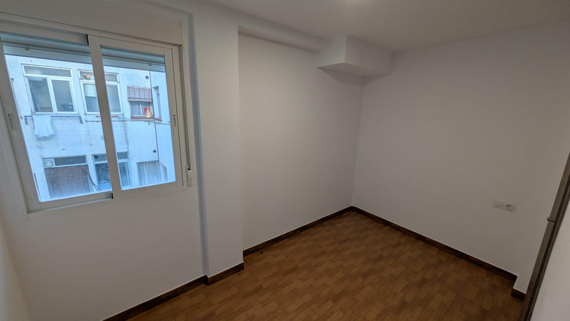 Piso en Venta en Carrer de Montealegre - 12