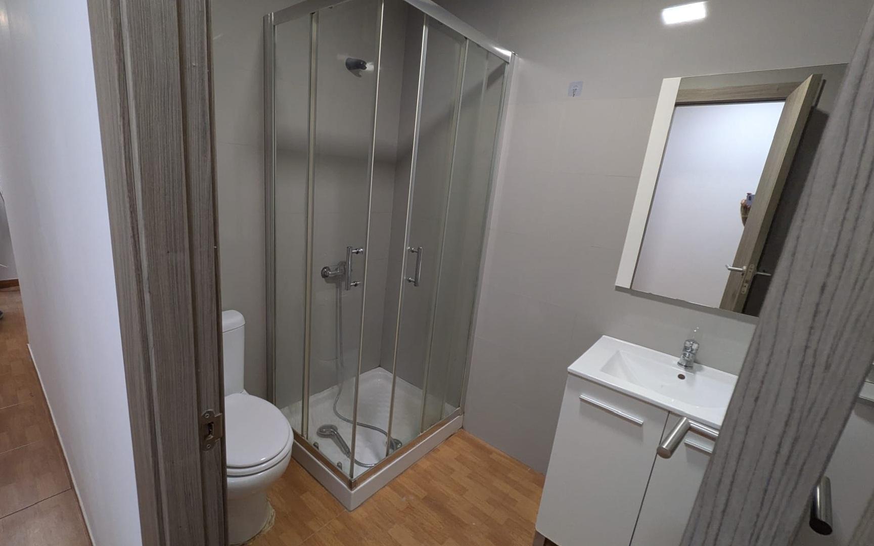 Piso en Venta en Carrer de Montealegre - 15