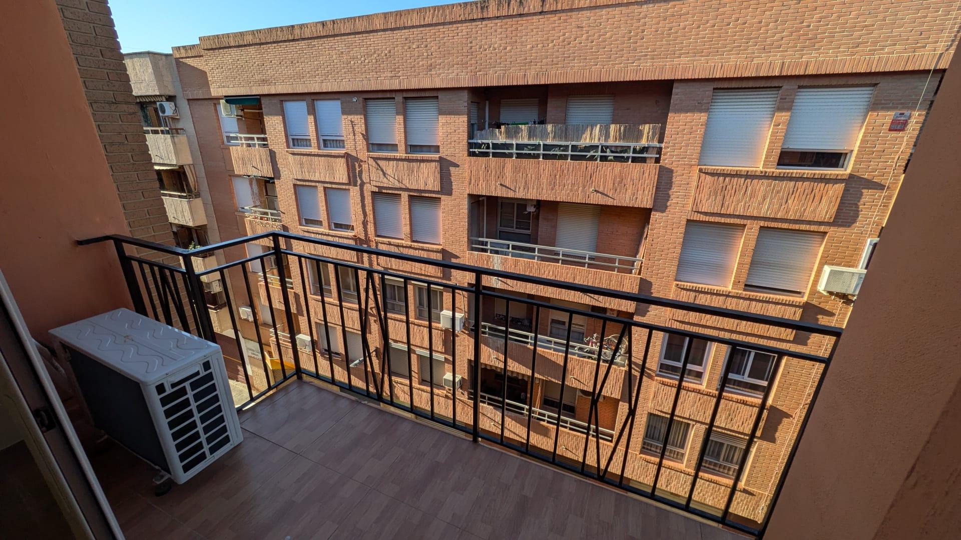 Piso en Venta en Carrer de Montealegre - 27
