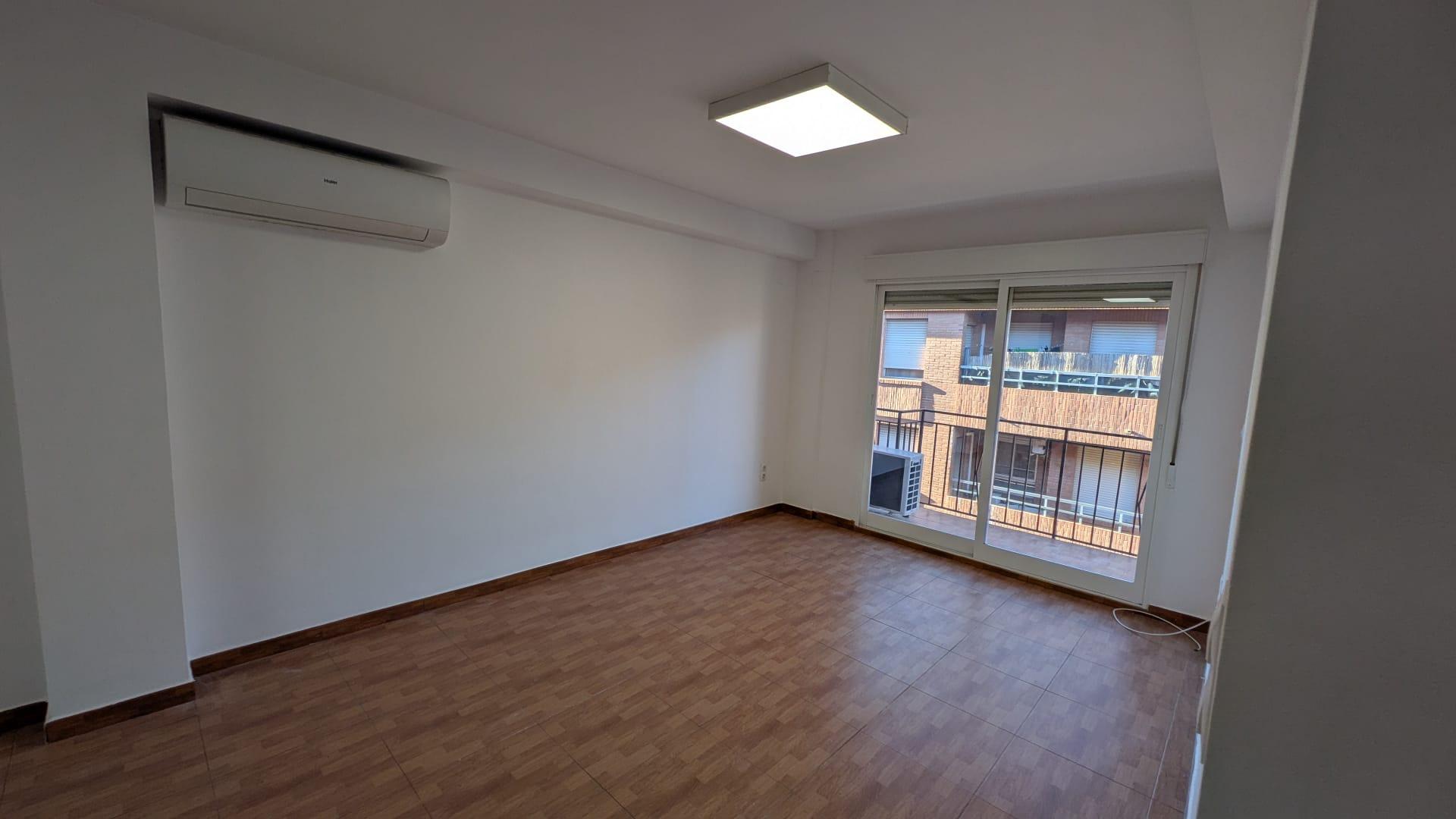 Piso en Venta en Carrer de Montealegre - 22