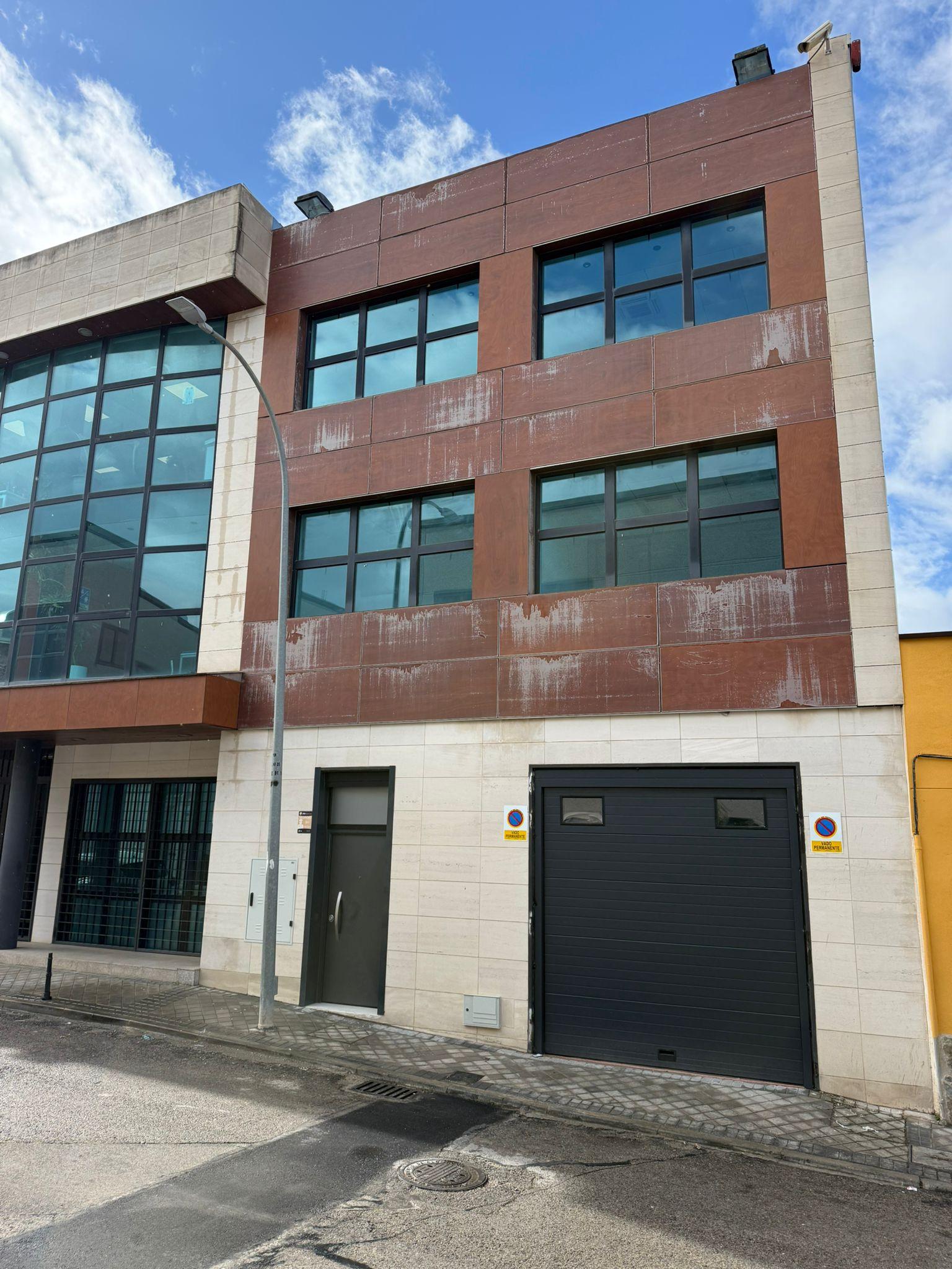Edificio Comercial en Alquiler en Calle Valdemorillo - 22