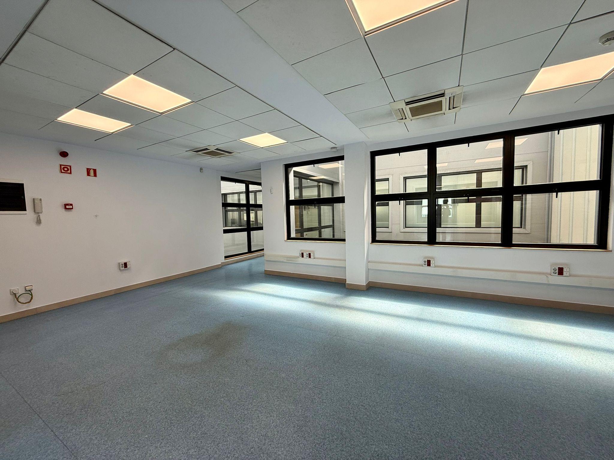 Edificio Comercial en Venta en Calle Valdemorillo - 4