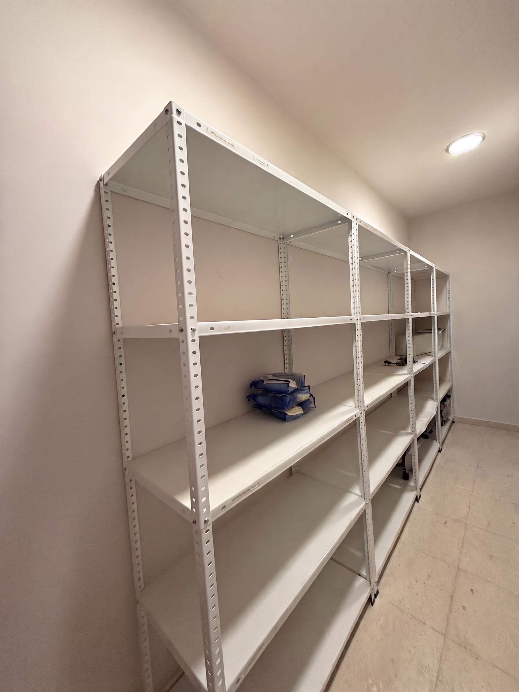 Edificio Comercial en Venta en Calle Valdemorillo - 23