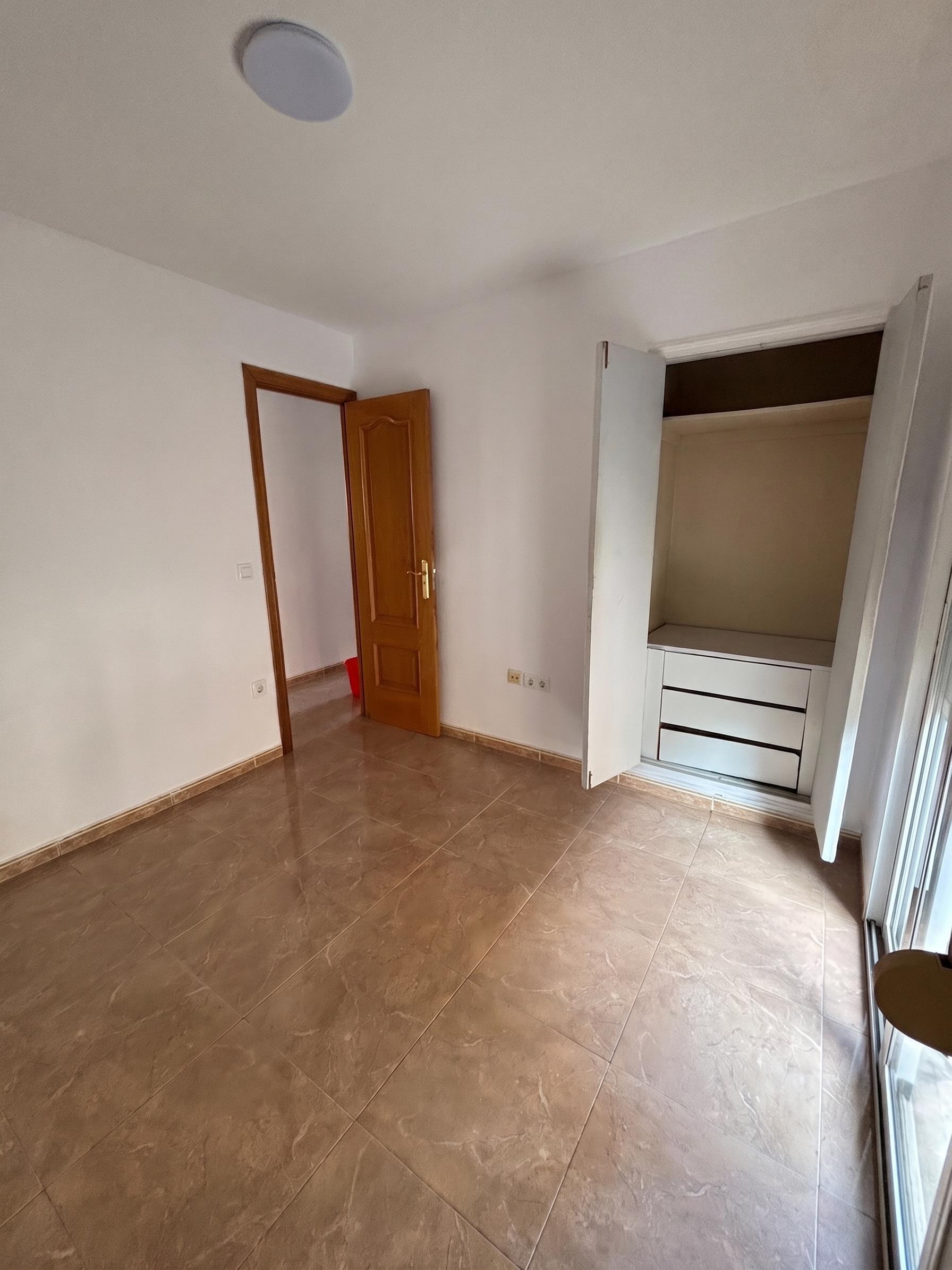 Piso en Venta en Carrer de Pedreguer - 13