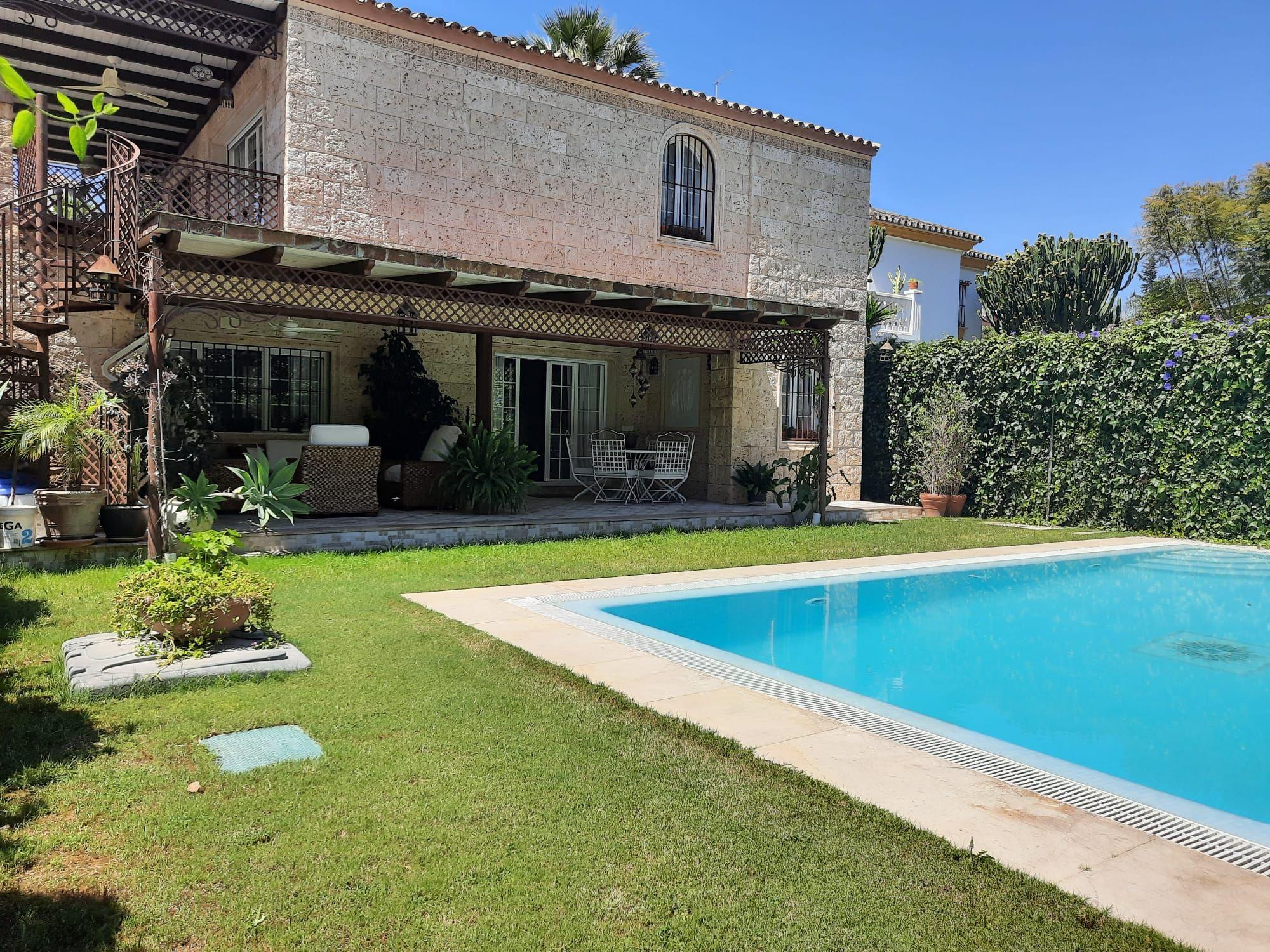 Villa en Venta en Calle los Jazmines - 23