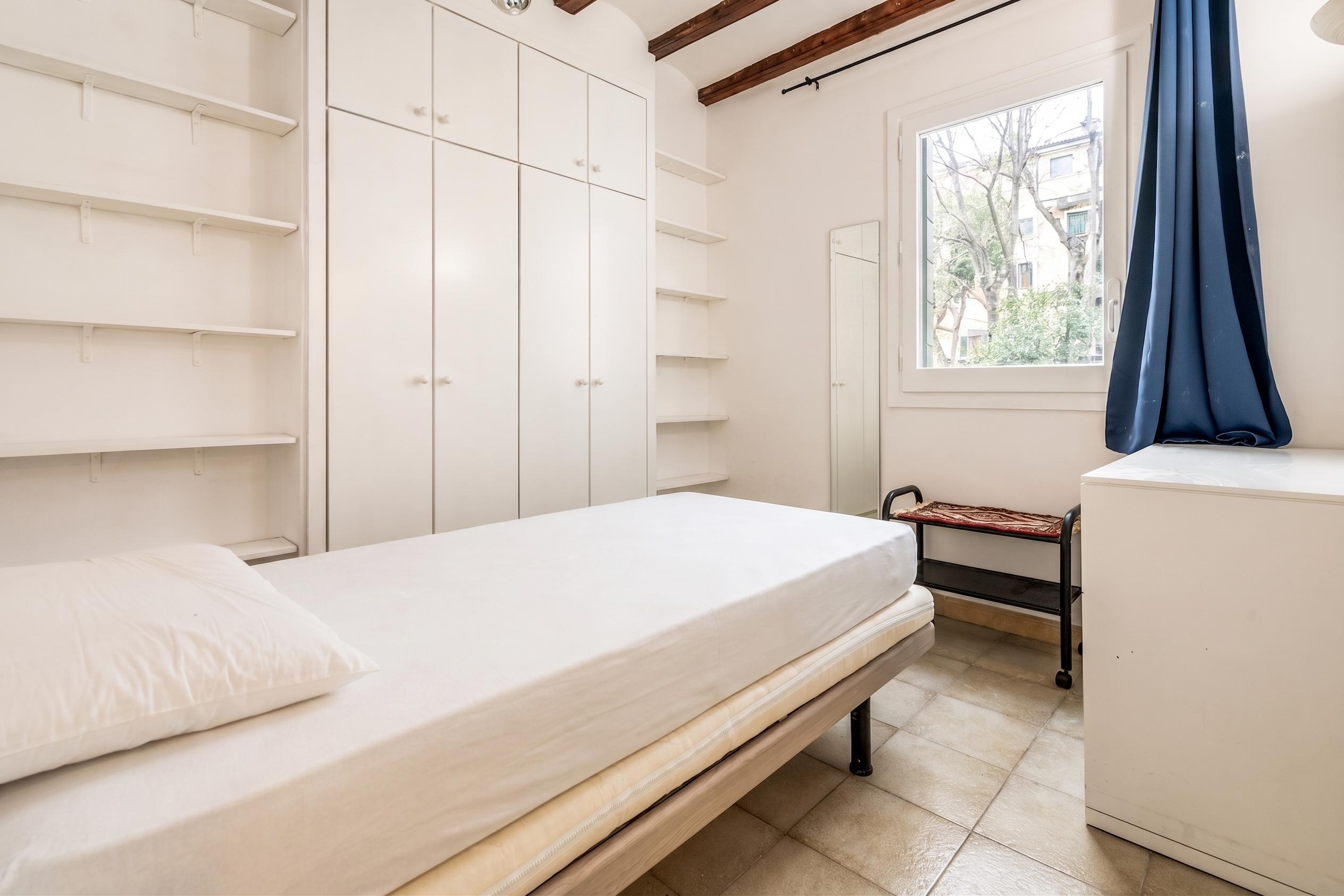 Piso en Venta - Carrer de la Lleona - 17