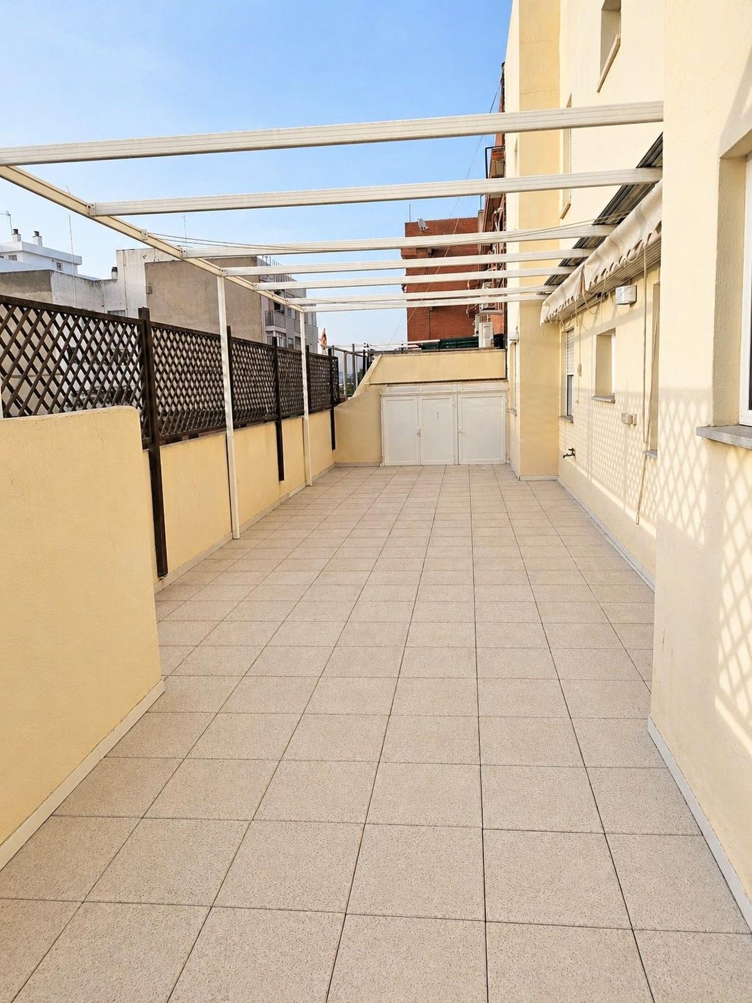 Piso en Alquiler en Carrer del Penó de la Conquesta - 17