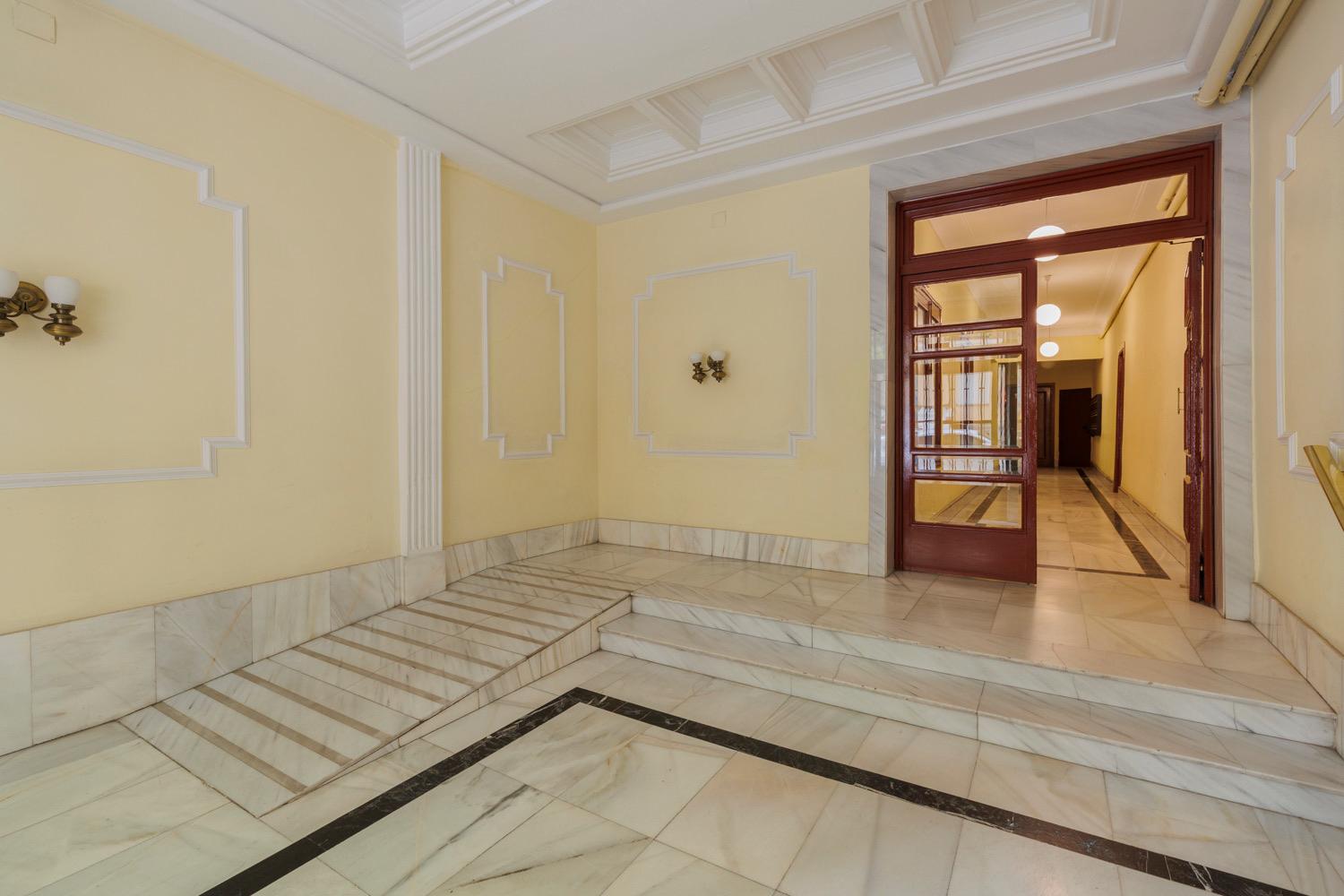 Piso en Venta en Calle de Benito Gutiérrez - 24