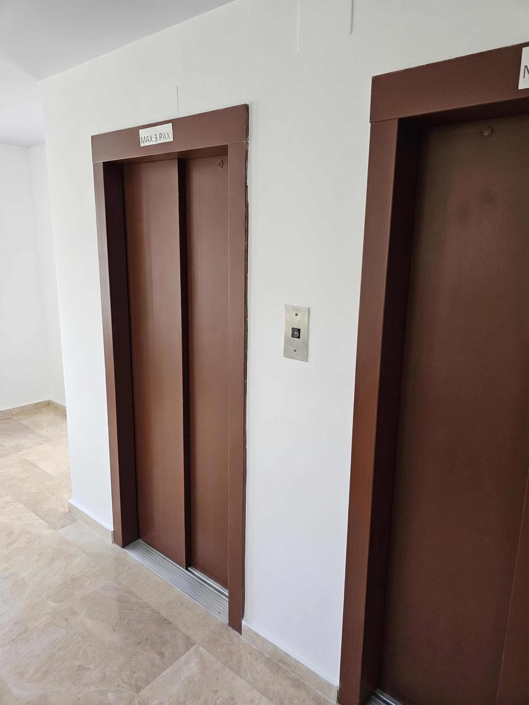 Edificio Comercial en Venta - Avinguda Vila de Tossa - 7