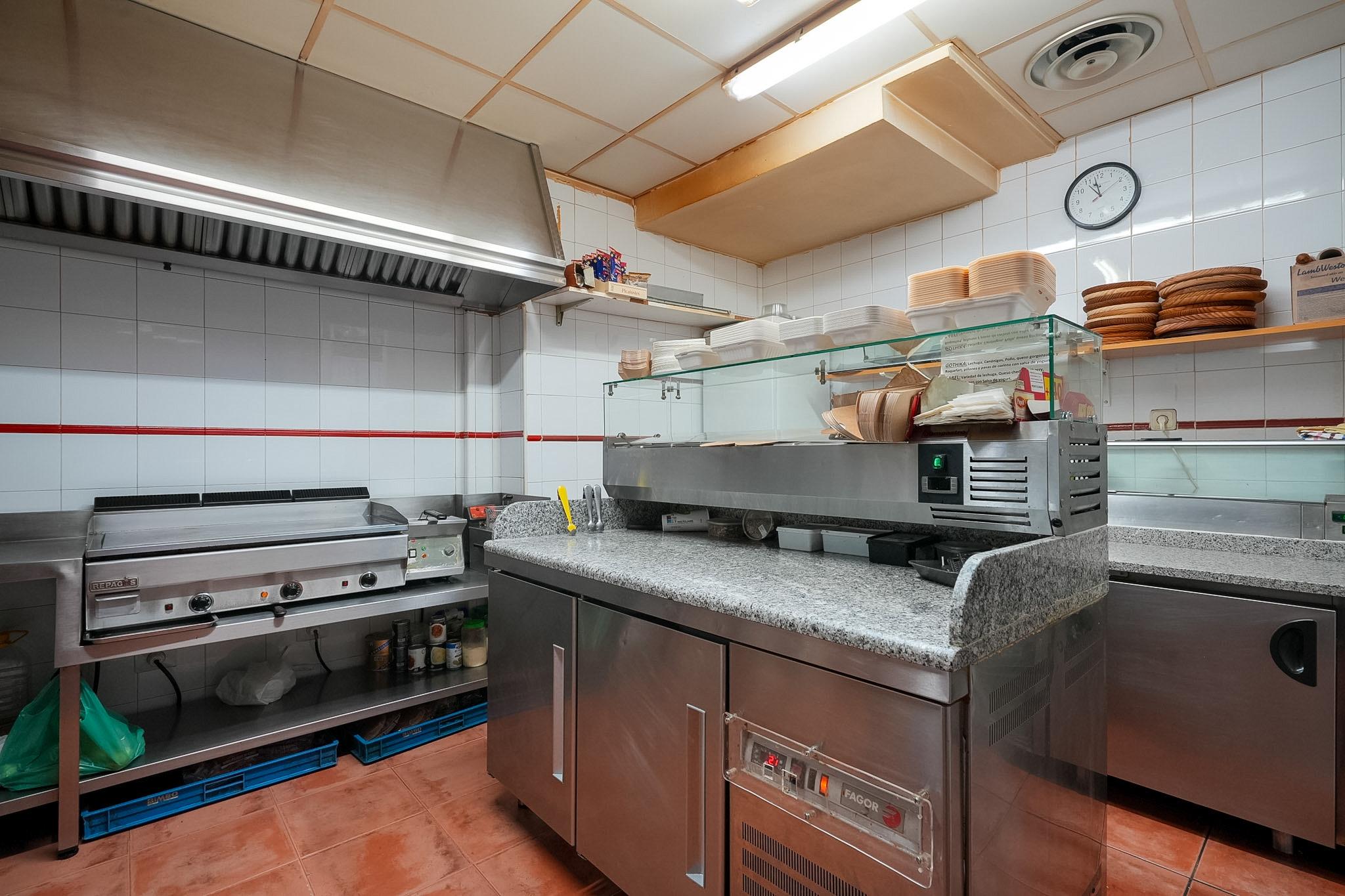 Local en Venta en Calle Madrid - 12