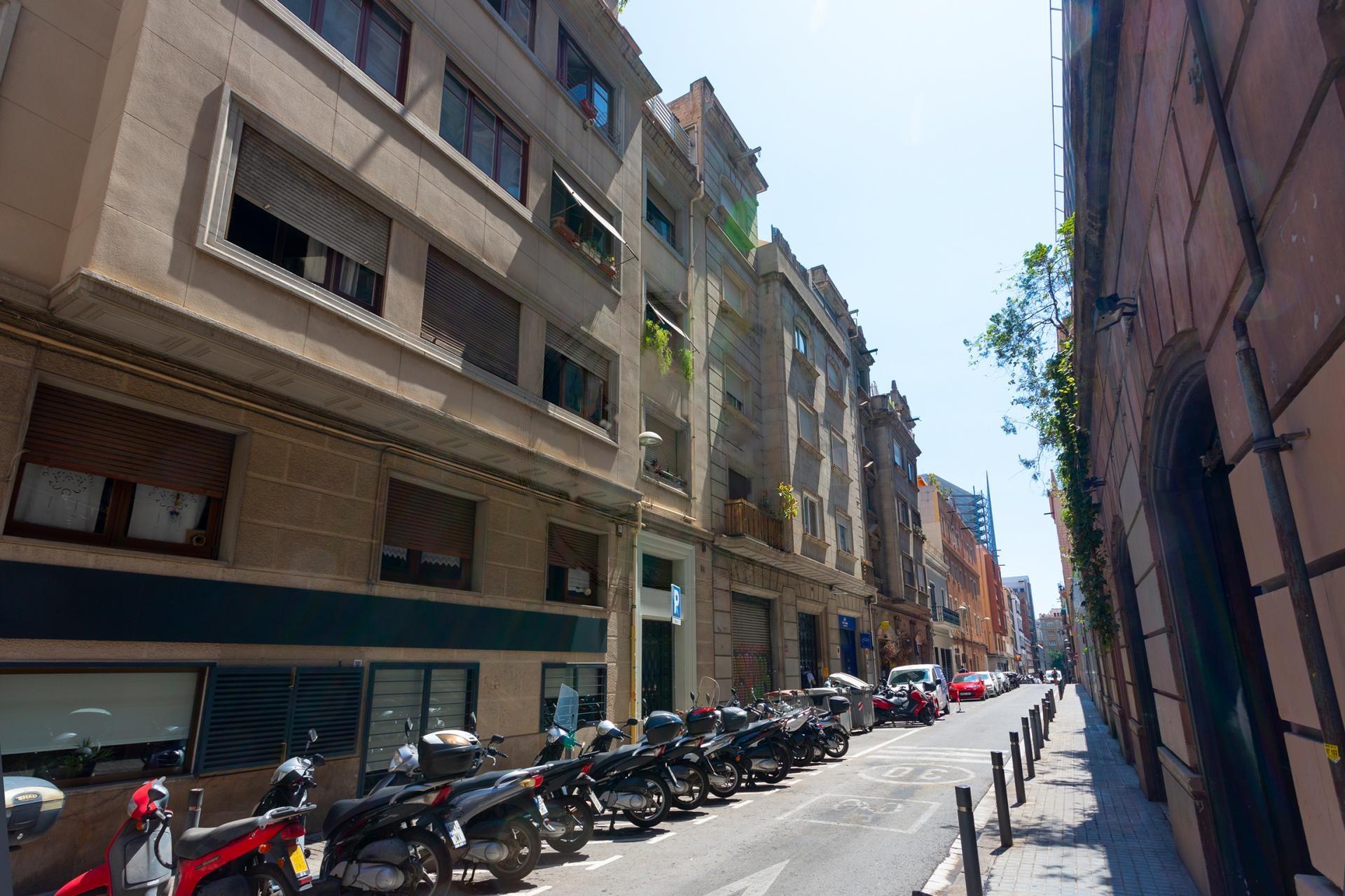 Piso en Alquiler - Carrer de Regàs - 23