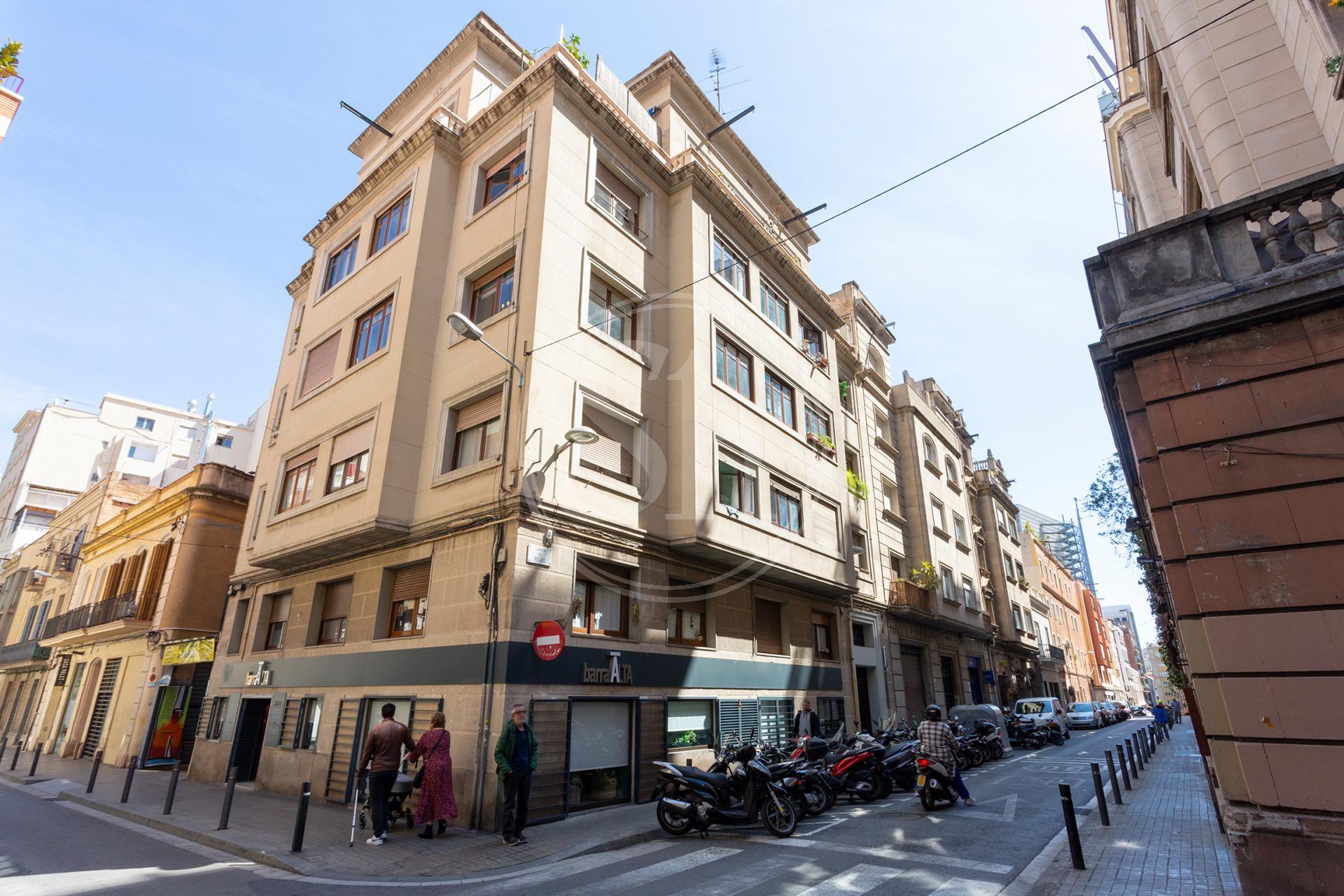 Piso en Alquiler en Carrer de Regàs - 22