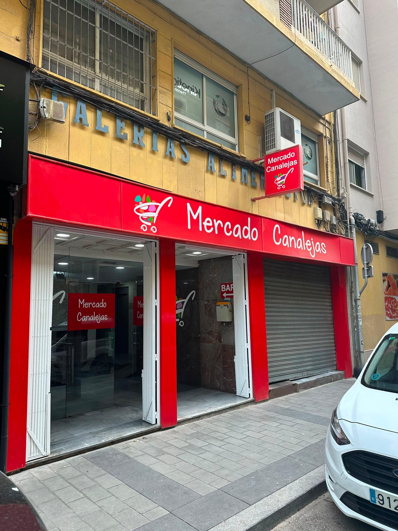 Local en Alquiler en Carrer Arquebisbe Loaces - 13