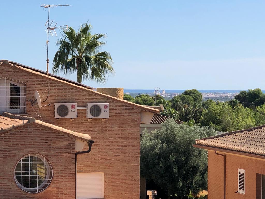 Townhouse en Alquiler en Carrer Montgó - 11