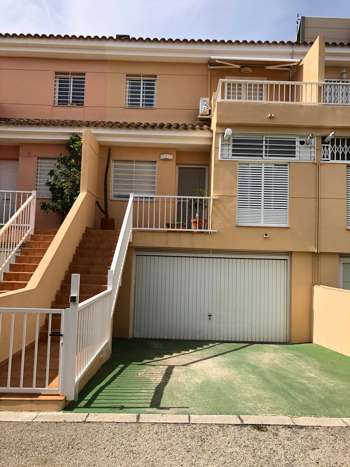 Townhouse en Alquiler en Carrer Montgó - 18