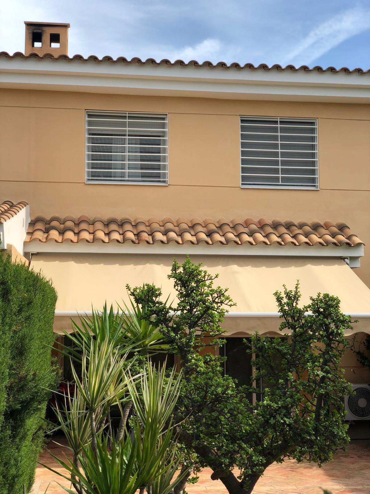 Townhouse en Alquiler en Carrer Montgó - 22