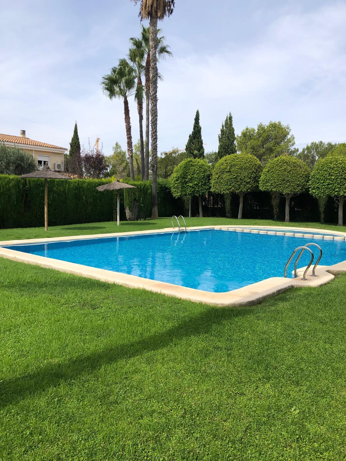 Townhouse en Alquiler en Carrer Montgó - 25