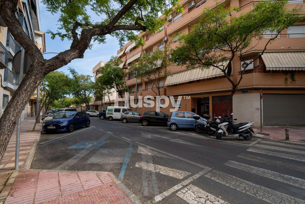 Piso en Venta en Calle Lillo Juan - 12