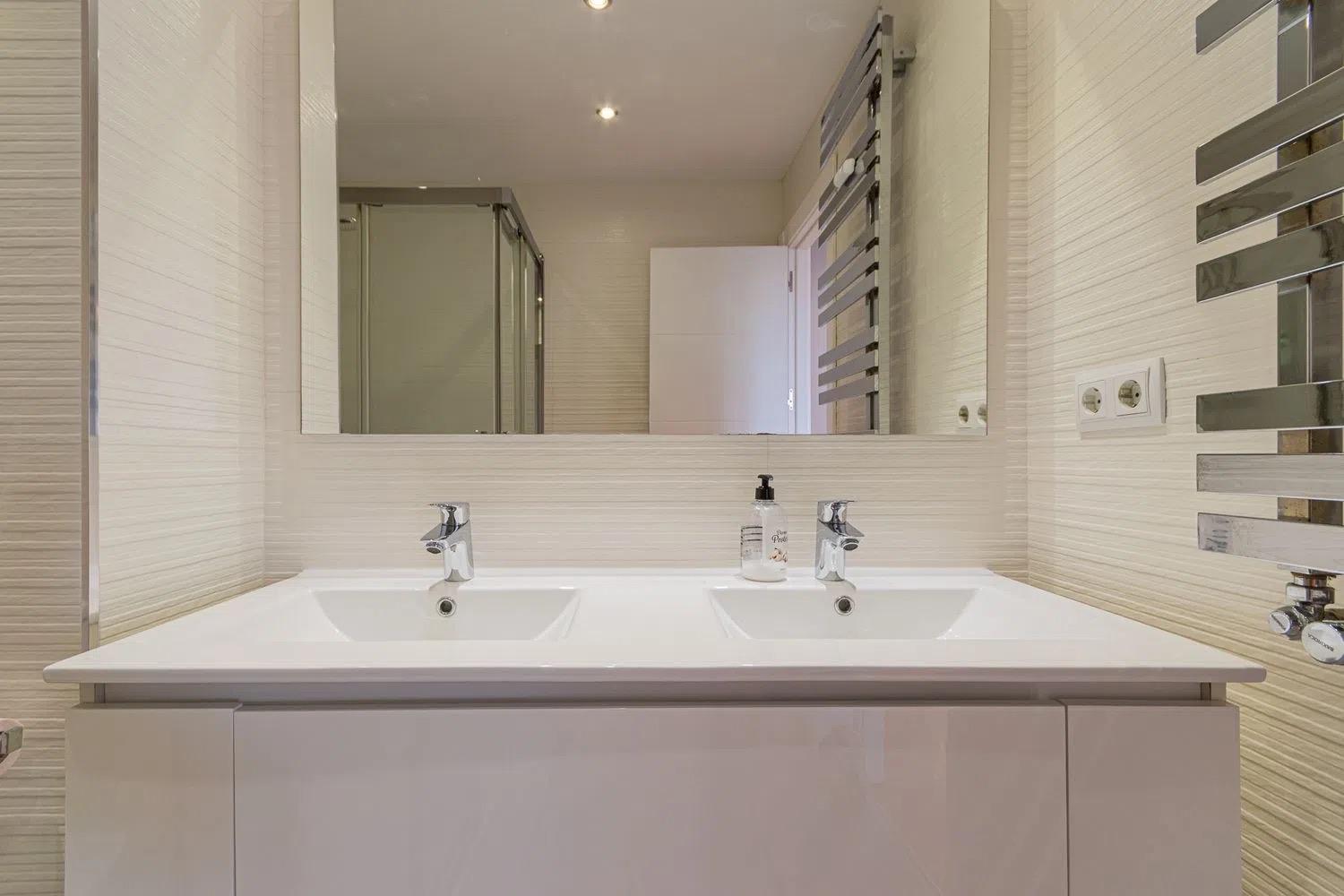 Piso en Venta en Calle de Fermín Caballero - 12