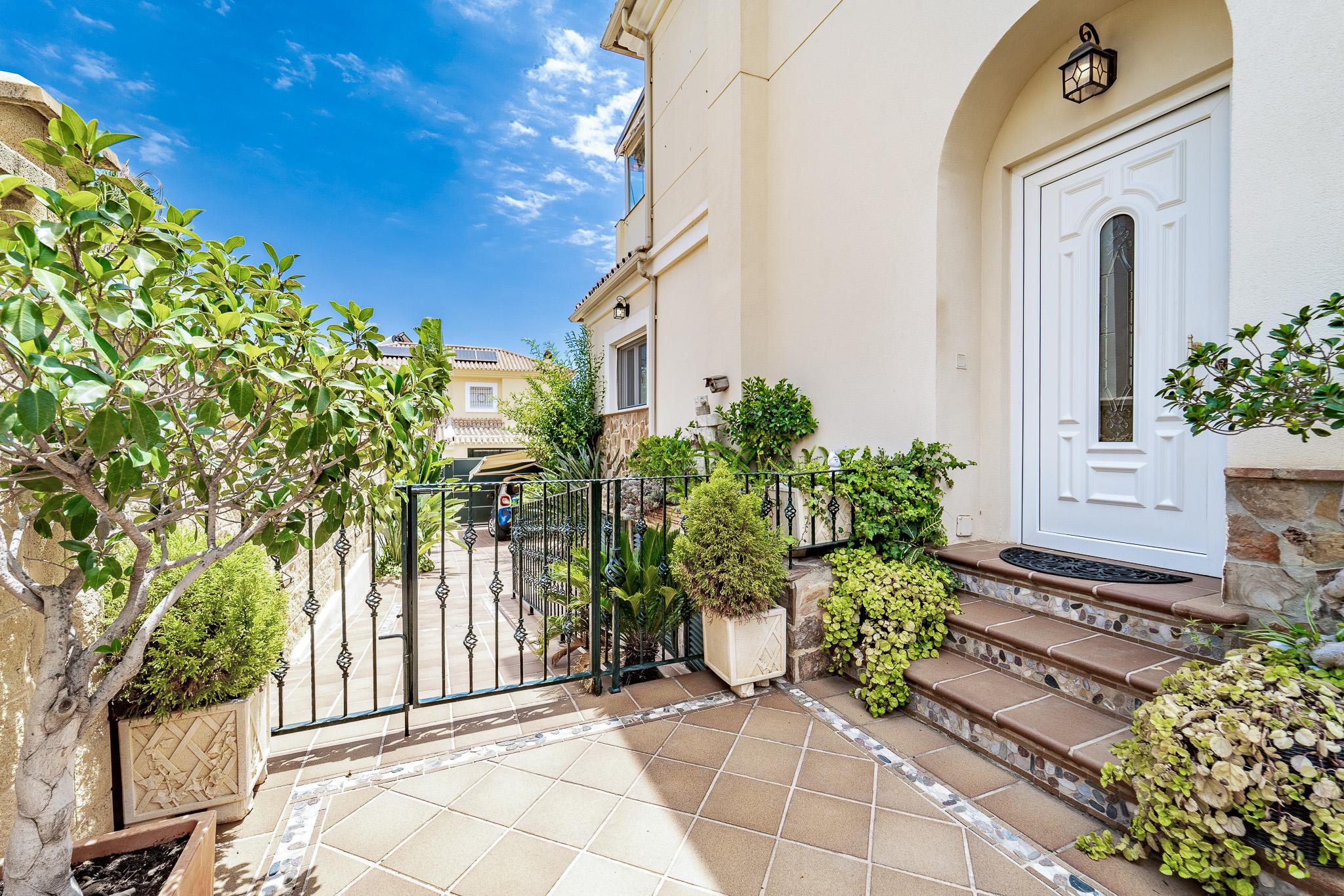 Casa Adosada en Venta en Calle Remedios Varo - 32