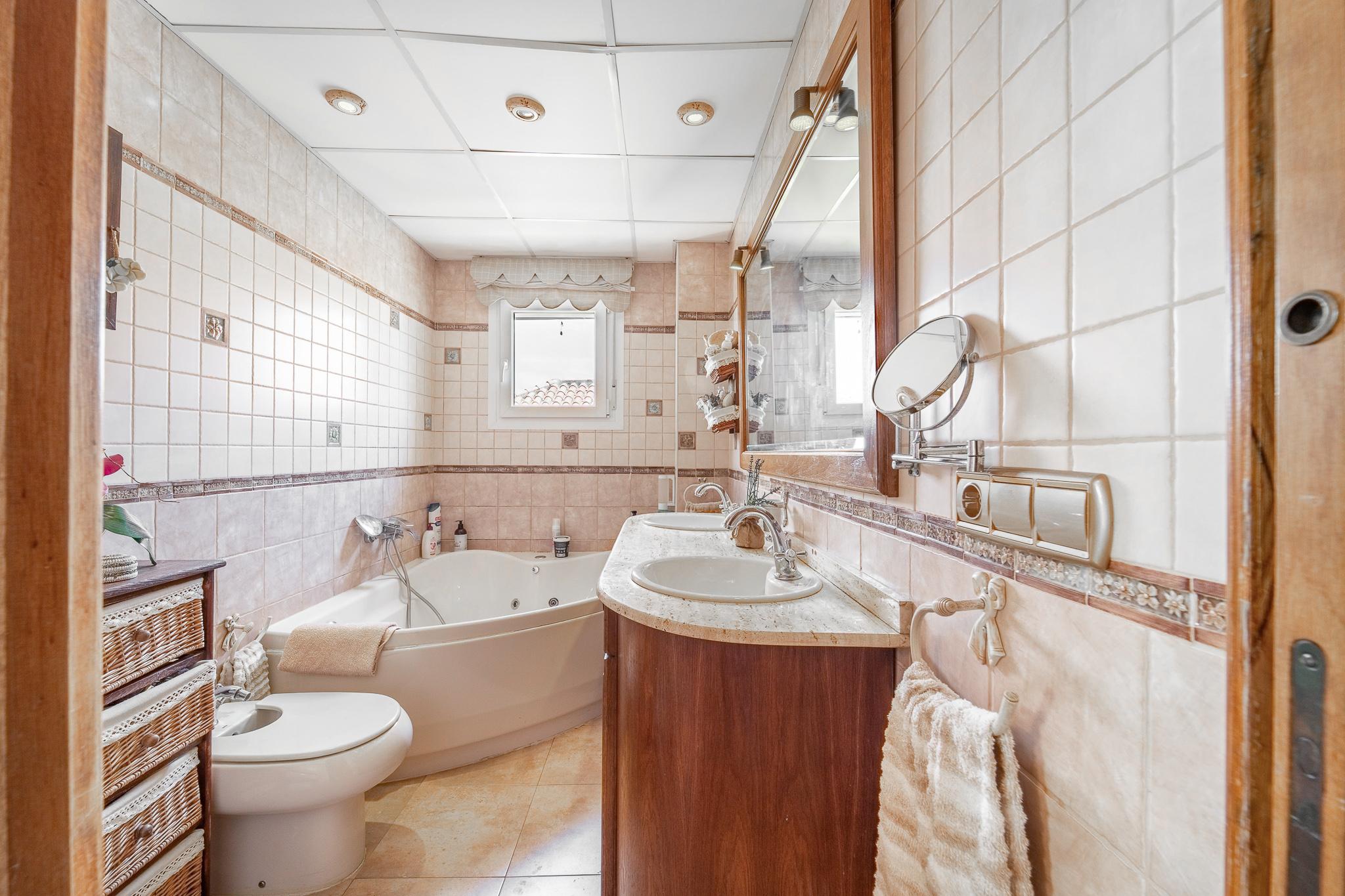 Casa Adosada en Venta en Calle Remedios Varo - 22