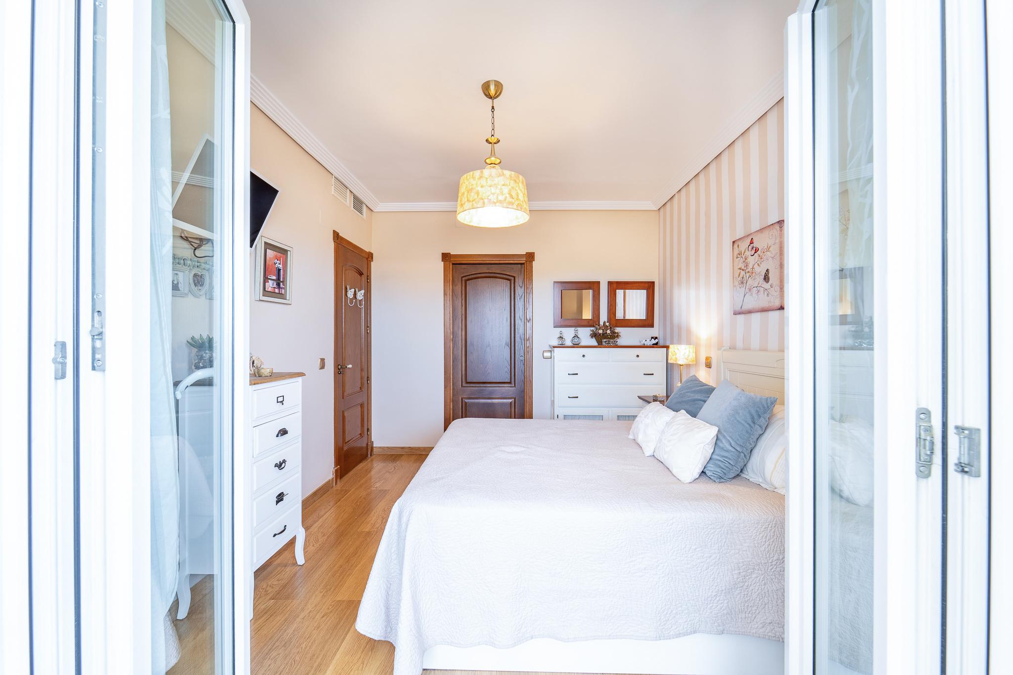 Casa Adosada en Venta en Calle Remedios Varo - 21