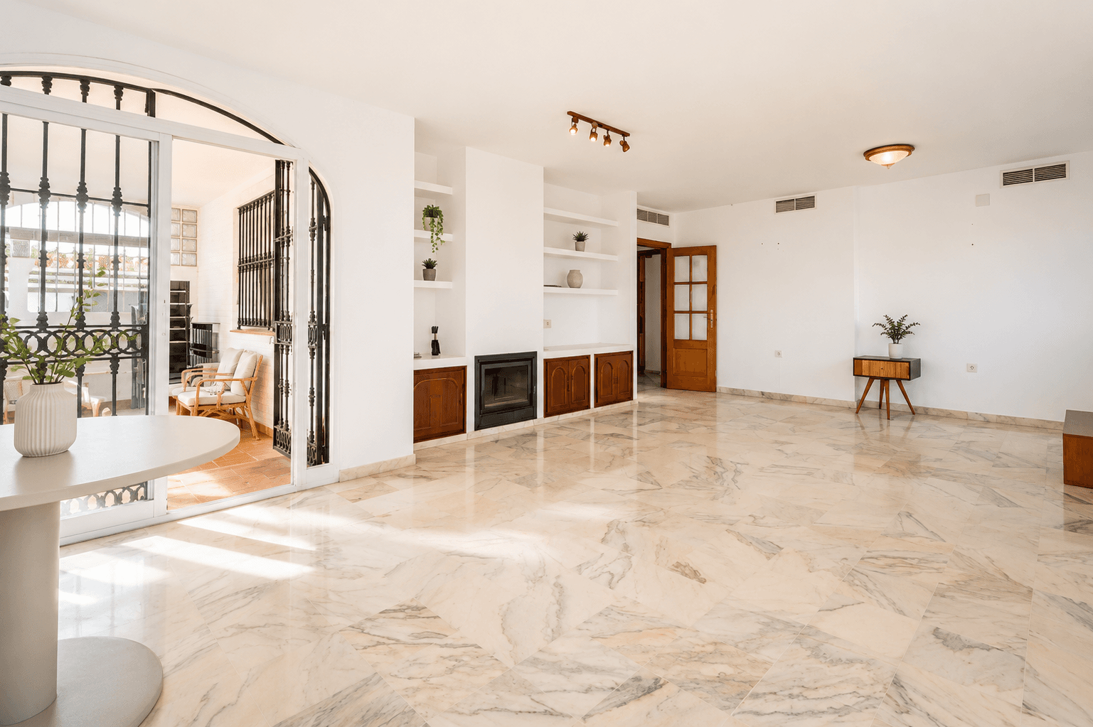 Villa en Venta -  Calle Julio Romero - 3