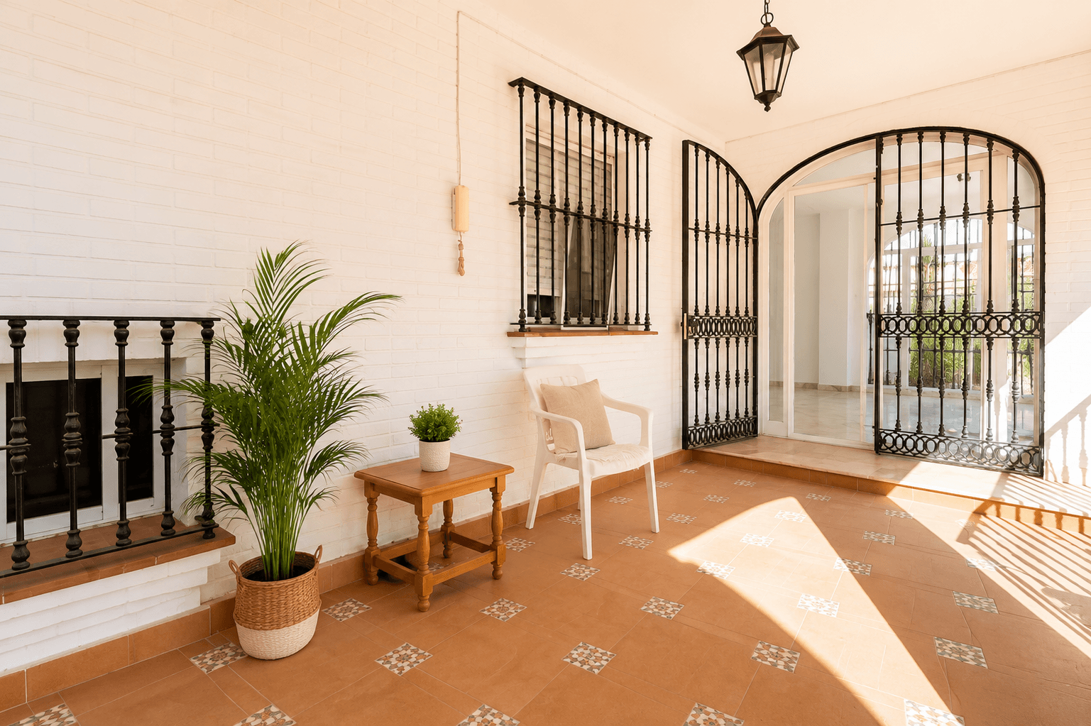 Villa en Venta -  Calle Julio Romero - 23