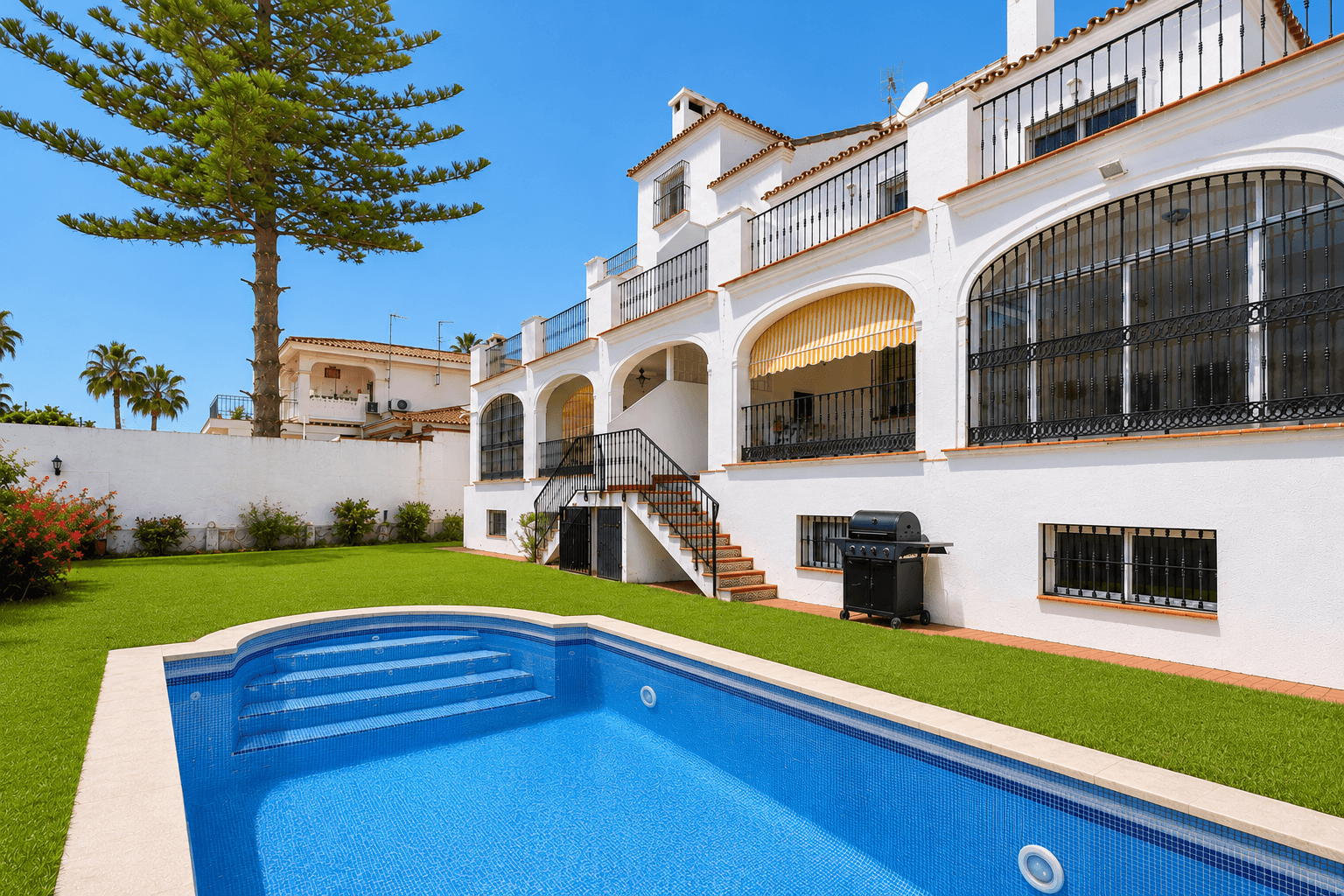 Villa en Venta -  Calle Julio Romero - 1