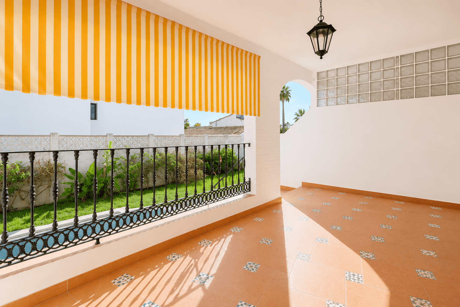 Villa en Venta -  Calle Julio Romero - 33