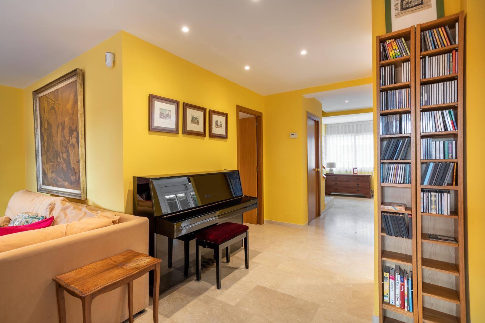 Casa Adosada en Venta en Carrer dels Oms - 11