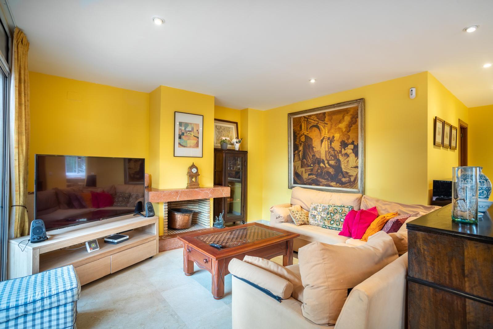 Casa Adosada en Venta en Carrer dels Oms - 14