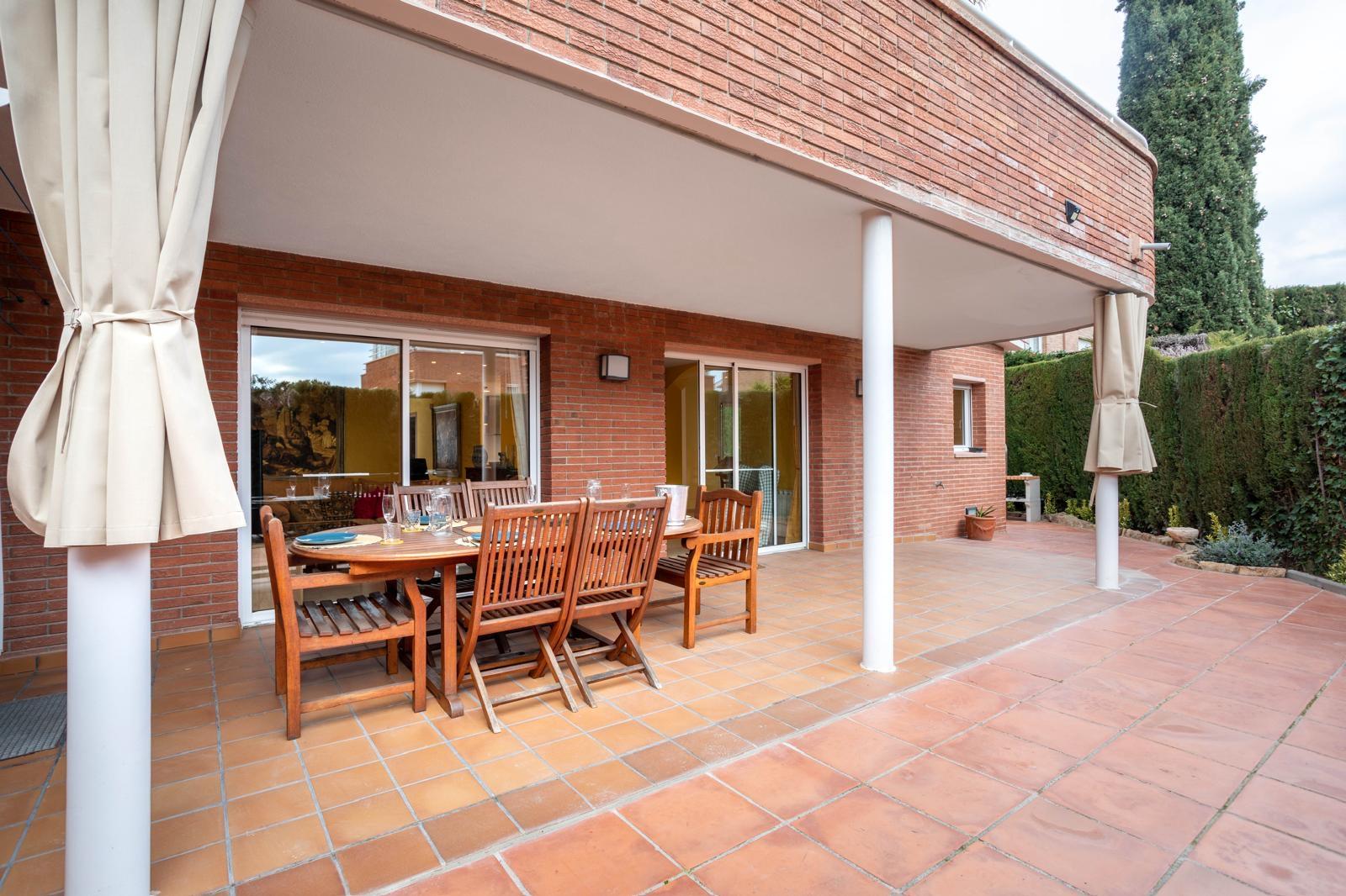 Casa Adosada en Venta en Carrer dels Oms - 12