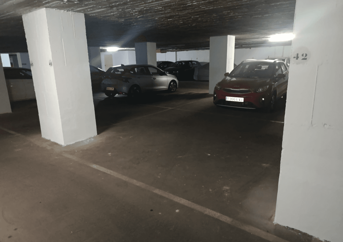 Garage en Venta en Calle Los Doscientos - 1