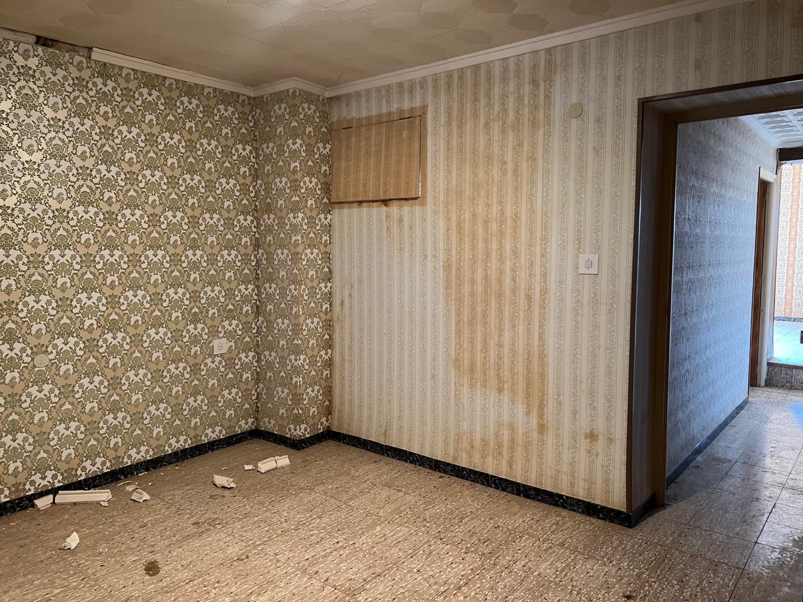Casa Rústica en Venta - Calle Juan José - 18