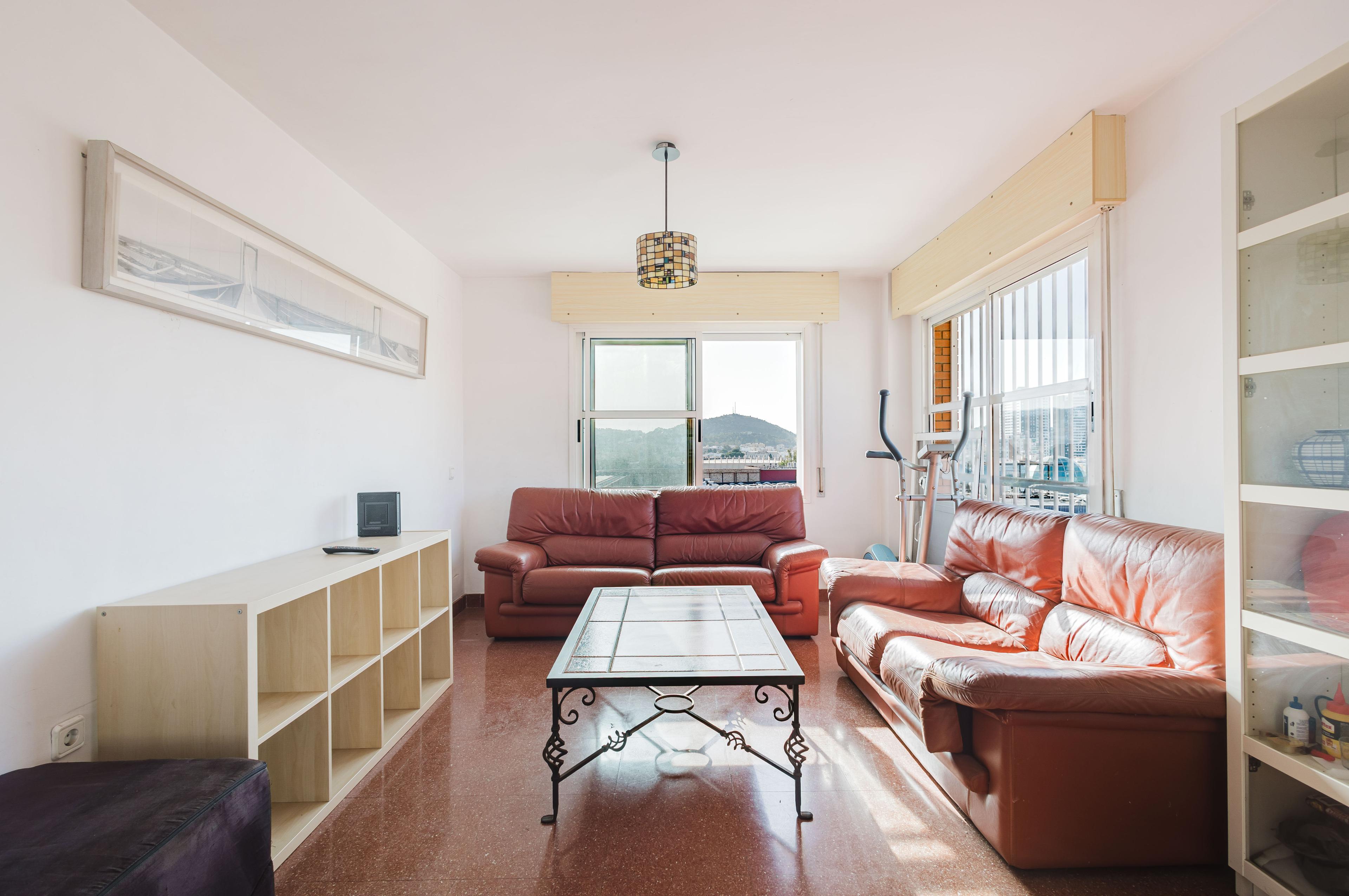 Piso en Venta en Avenida Simón Bolívar - 3
