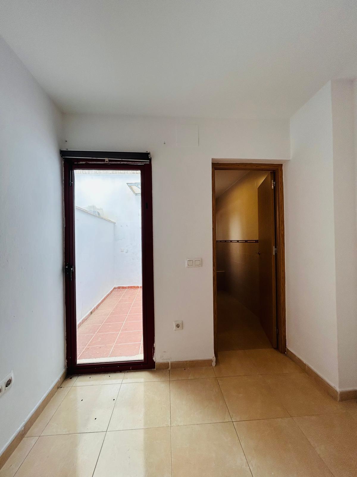 Piso en Venta en Calle Ricardo Calvo - 7