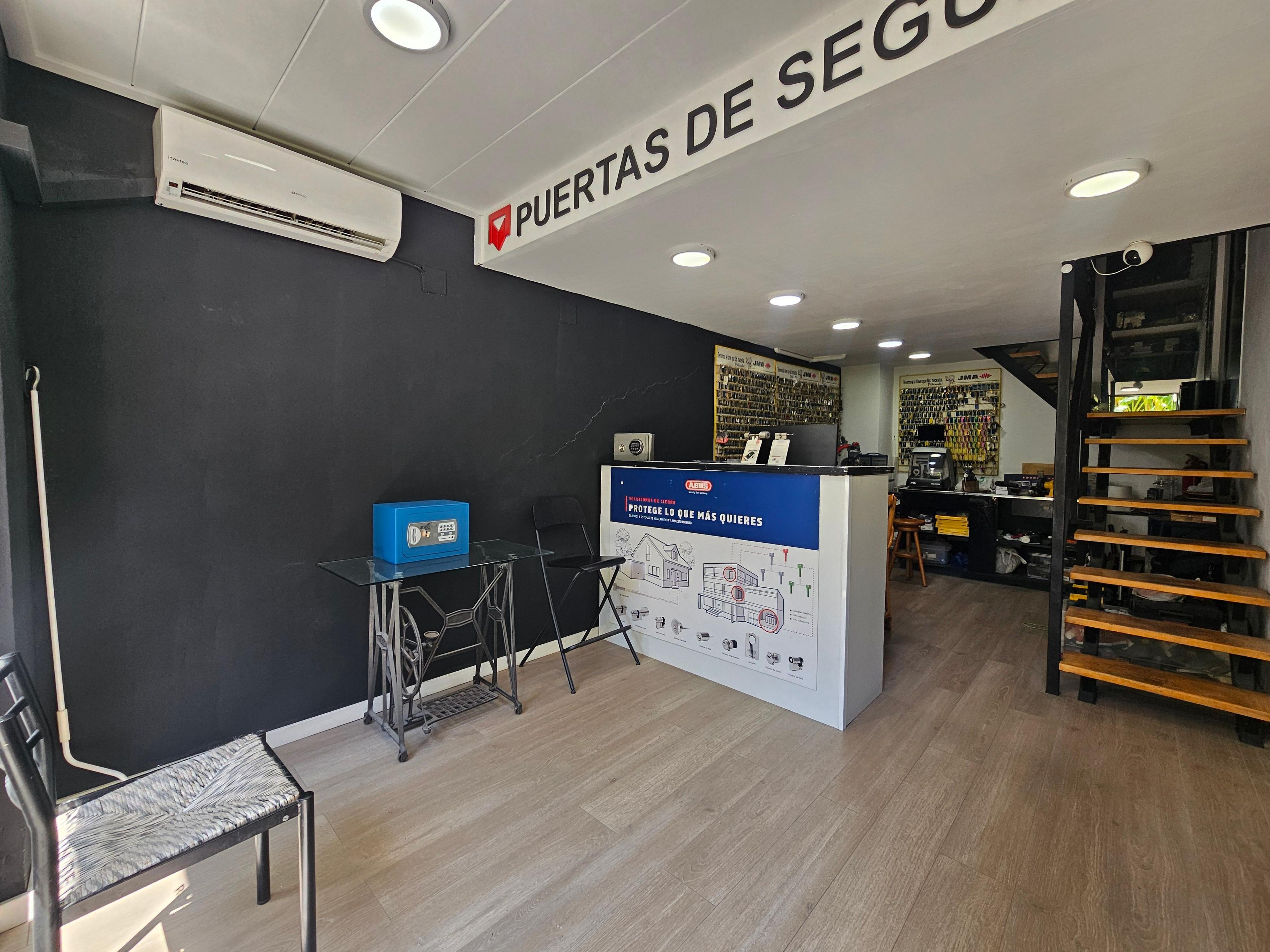 Local en Venta en Passeig de Manuel Girona - 1