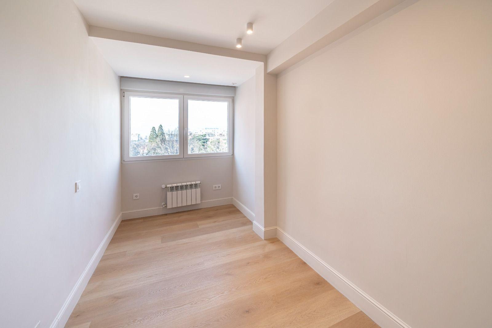 Piso en Venta en Avenida de Ramón y Cajal - 24