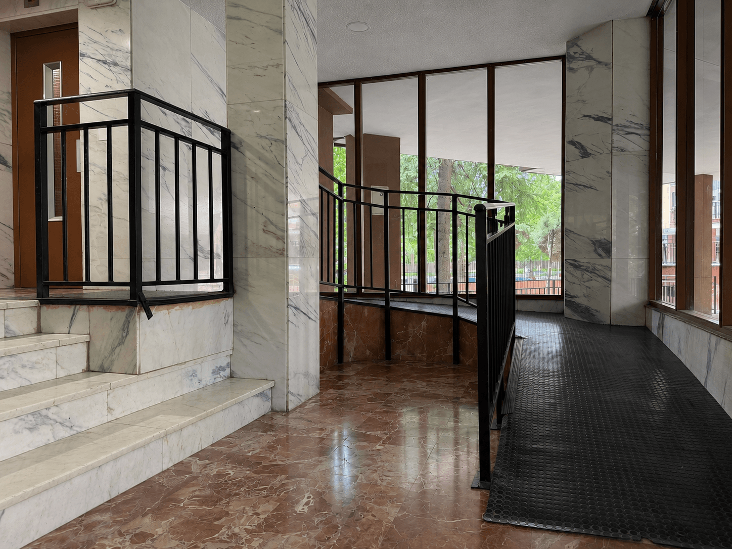 Piso en Venta en Calle Pintor Velazquez - 21