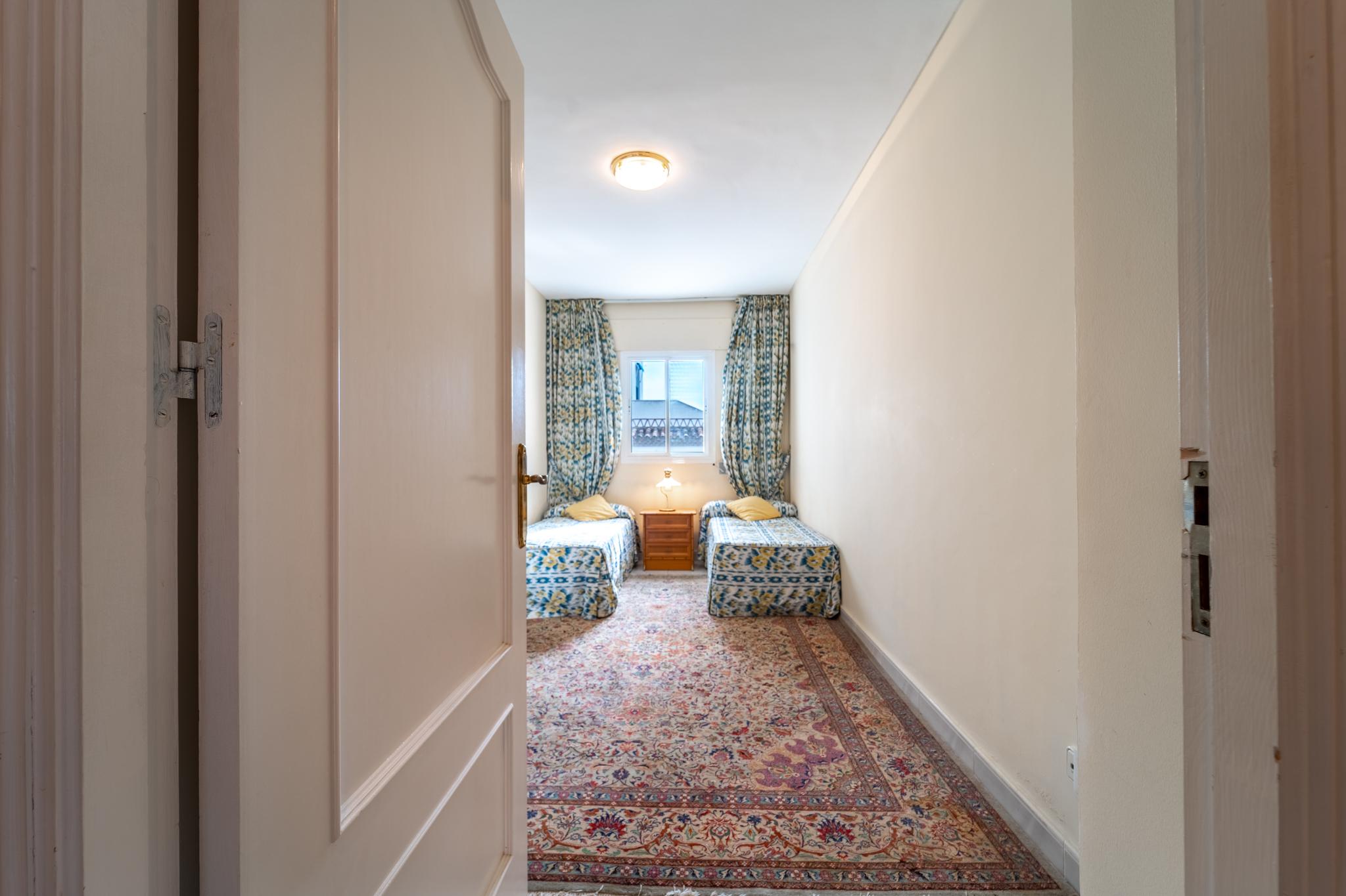 Piso en Venta en Avenida de Lola Flores - 21