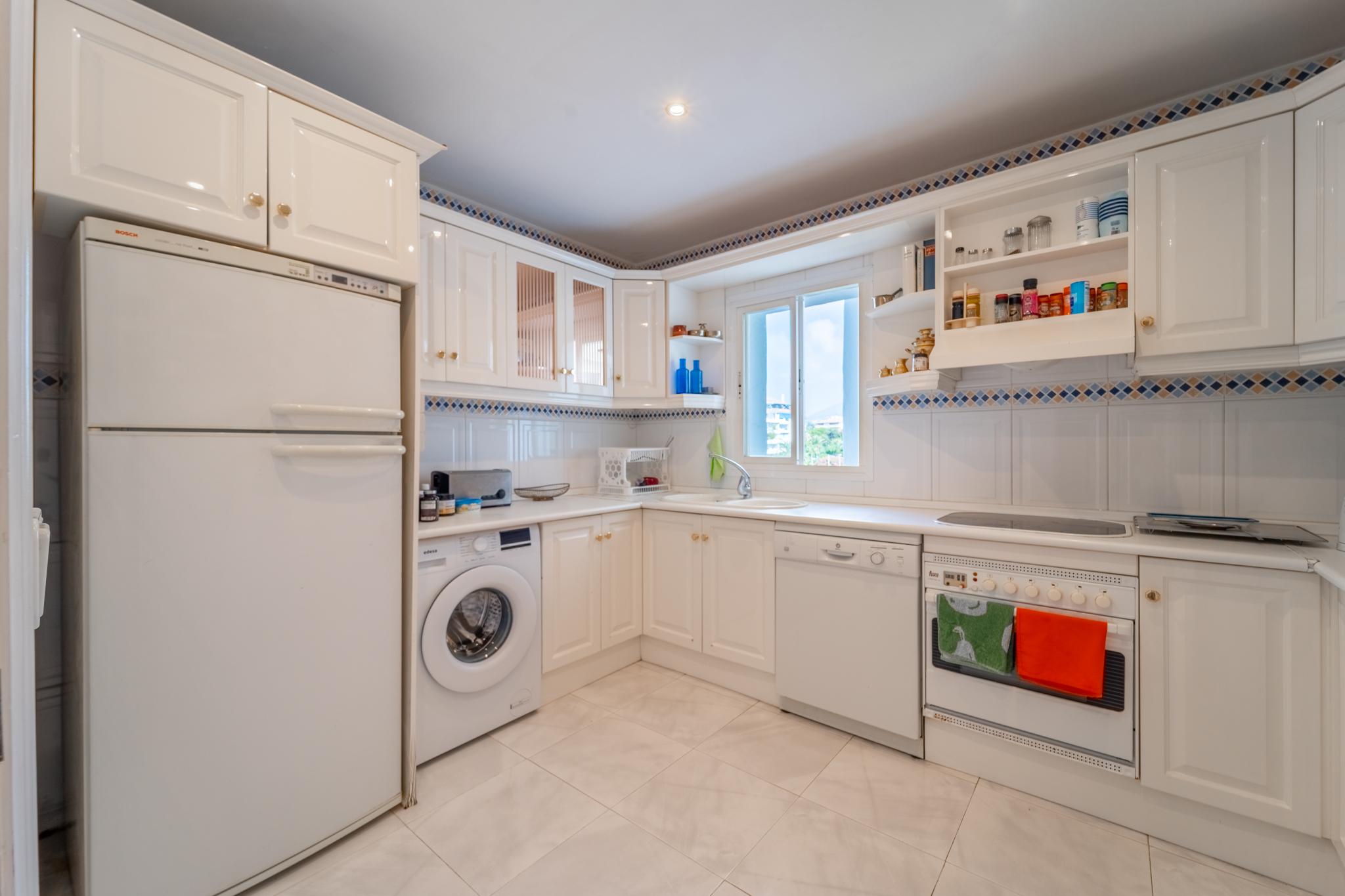 Piso en Venta en Avenida de Lola Flores - 11