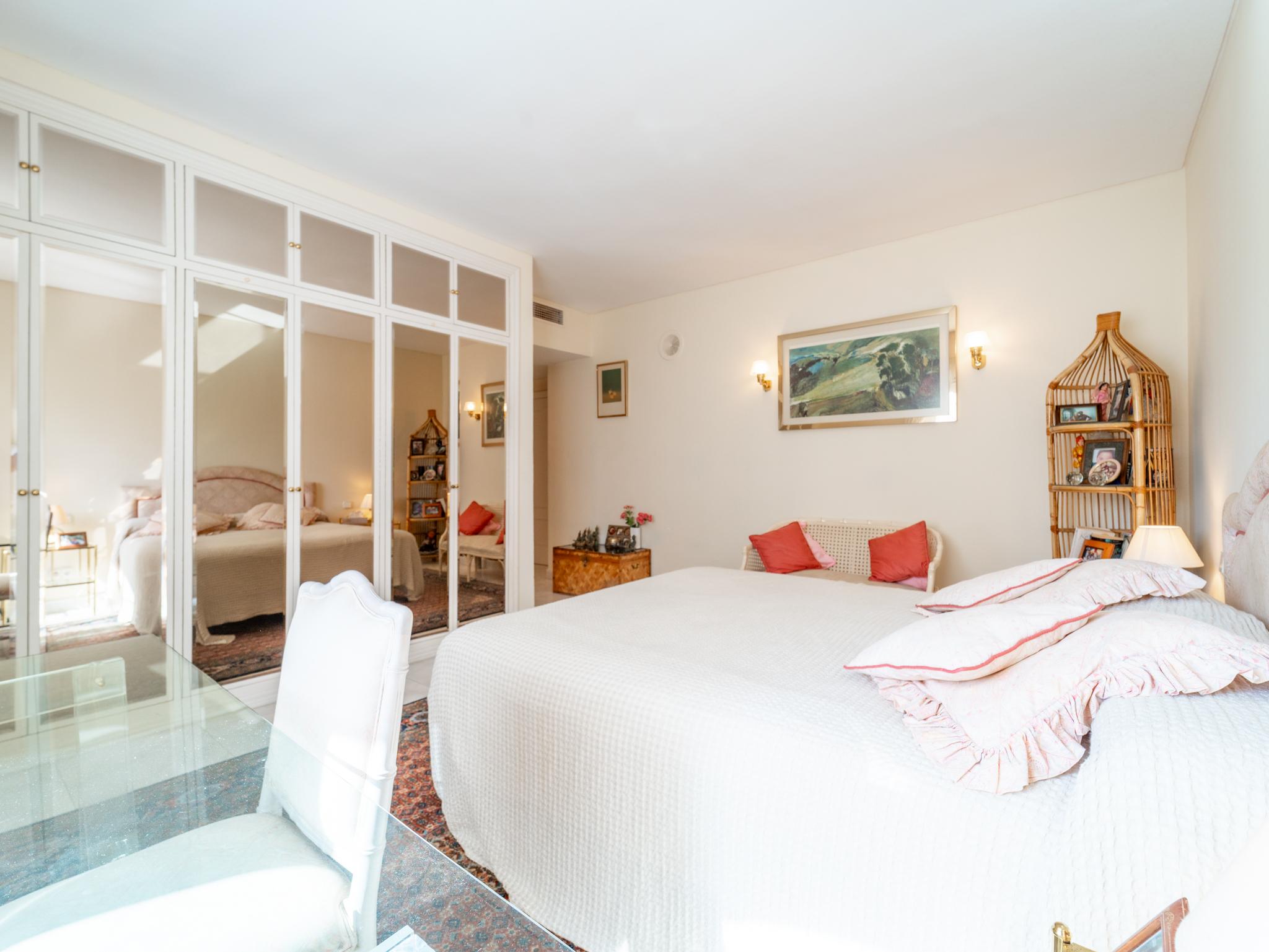 Piso en Venta en Avenida de Lola Flores - 16