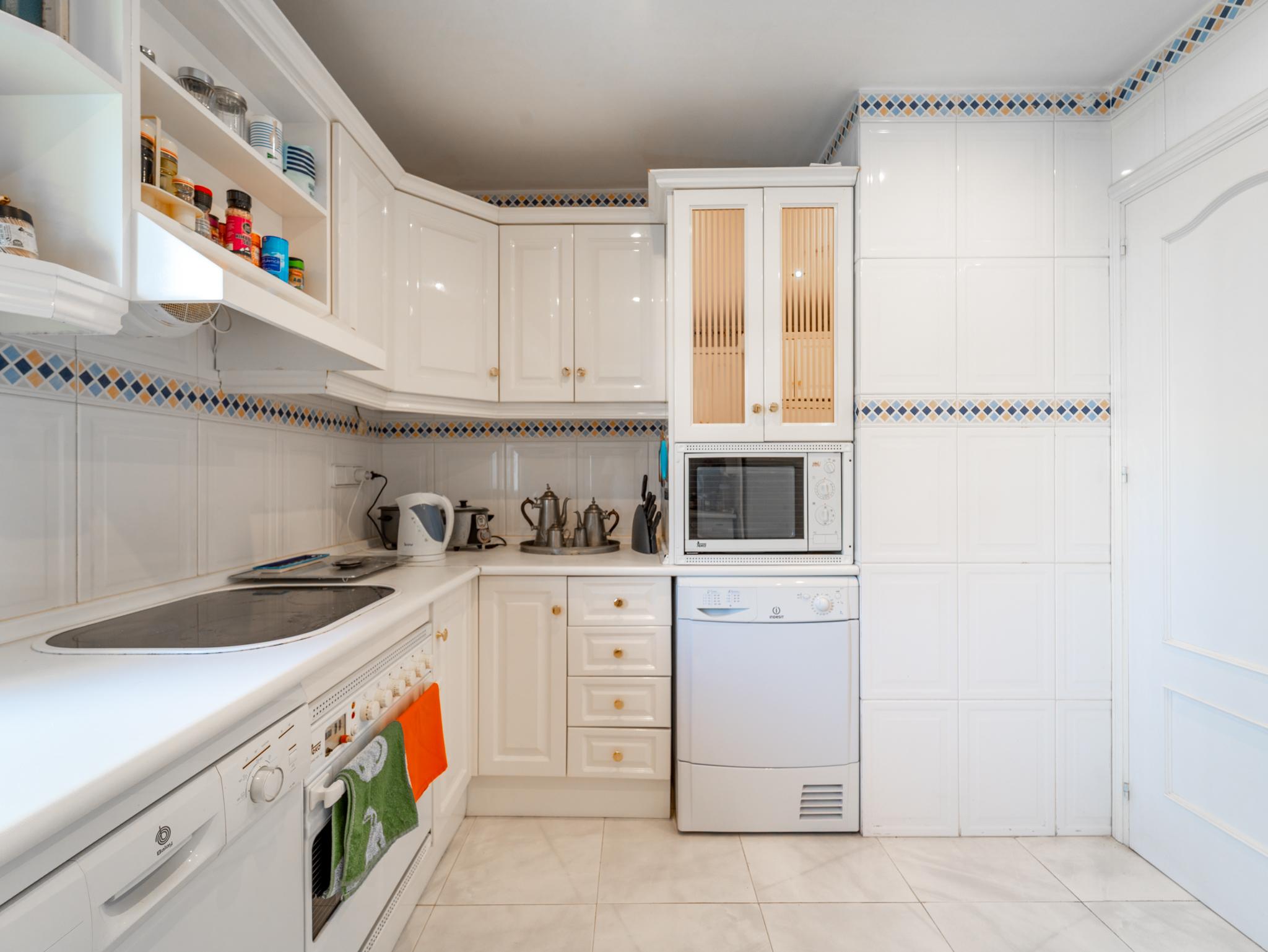 Piso en Venta en Avenida de Lola Flores - 12