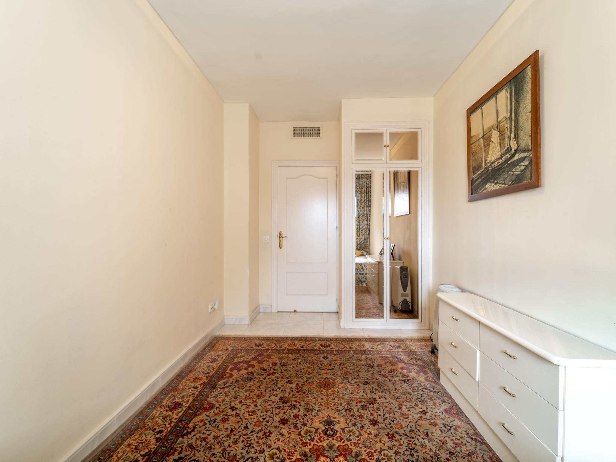 Piso en Venta en Avenida de Lola Flores - 23