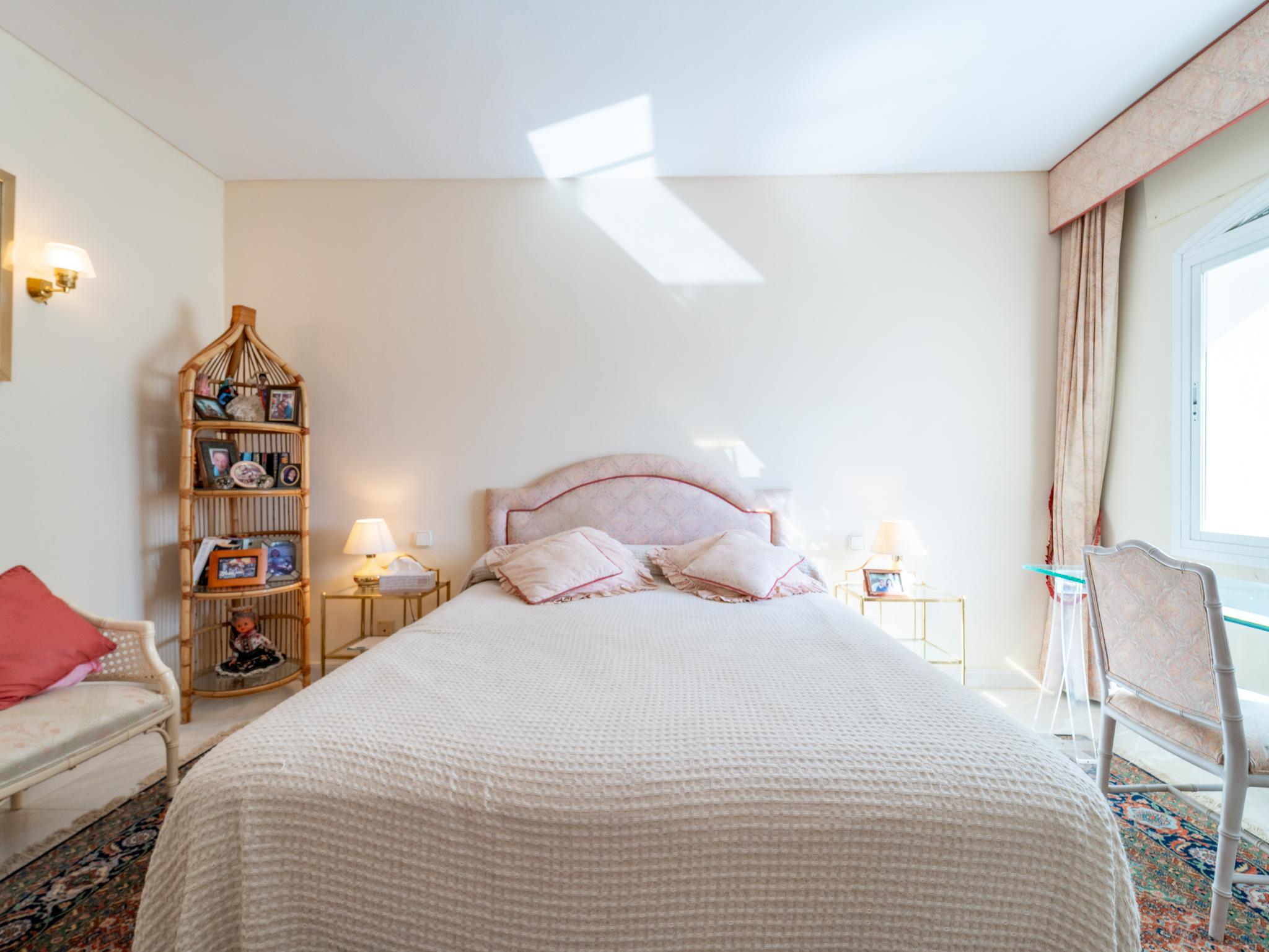Piso en Venta en Avenida de Lola Flores - 17