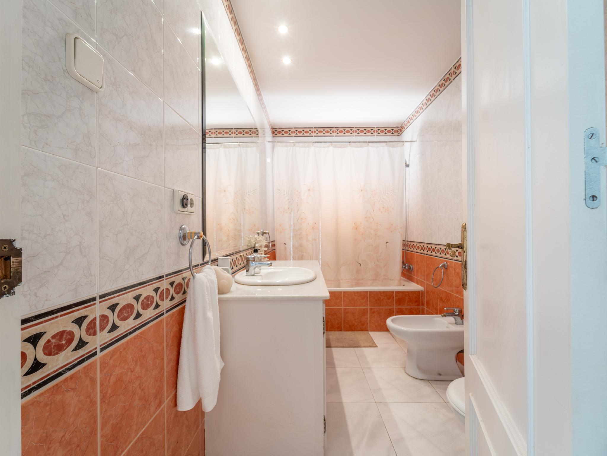 Piso en Venta en Avenida de Lola Flores - 24