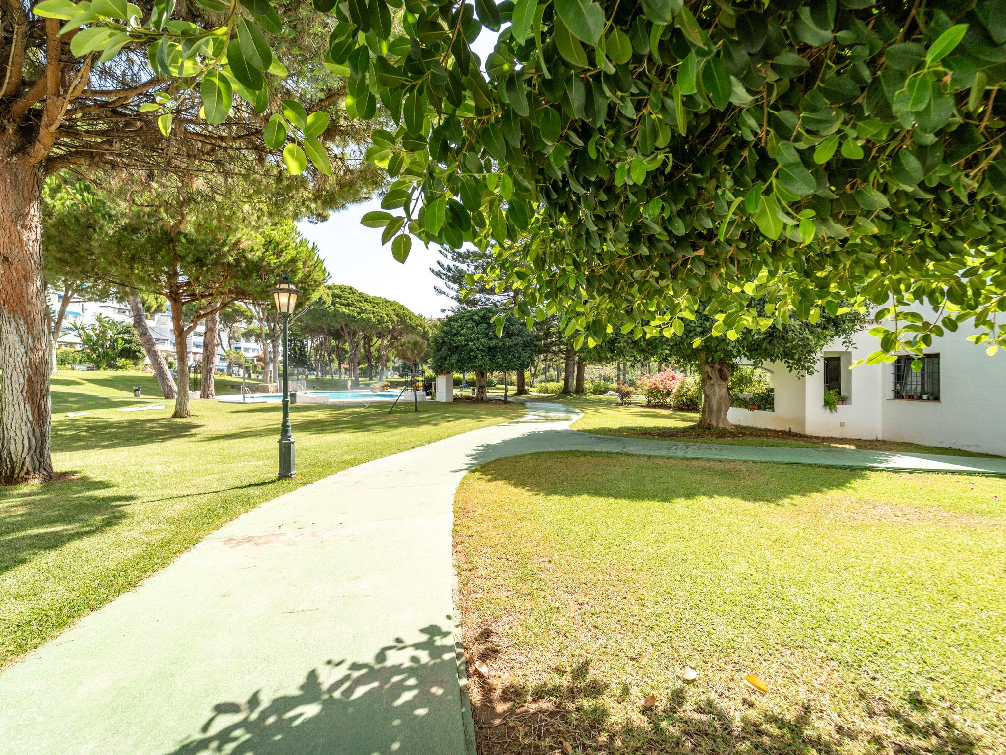 Piso en Venta en Avenida de Lola Flores - 36