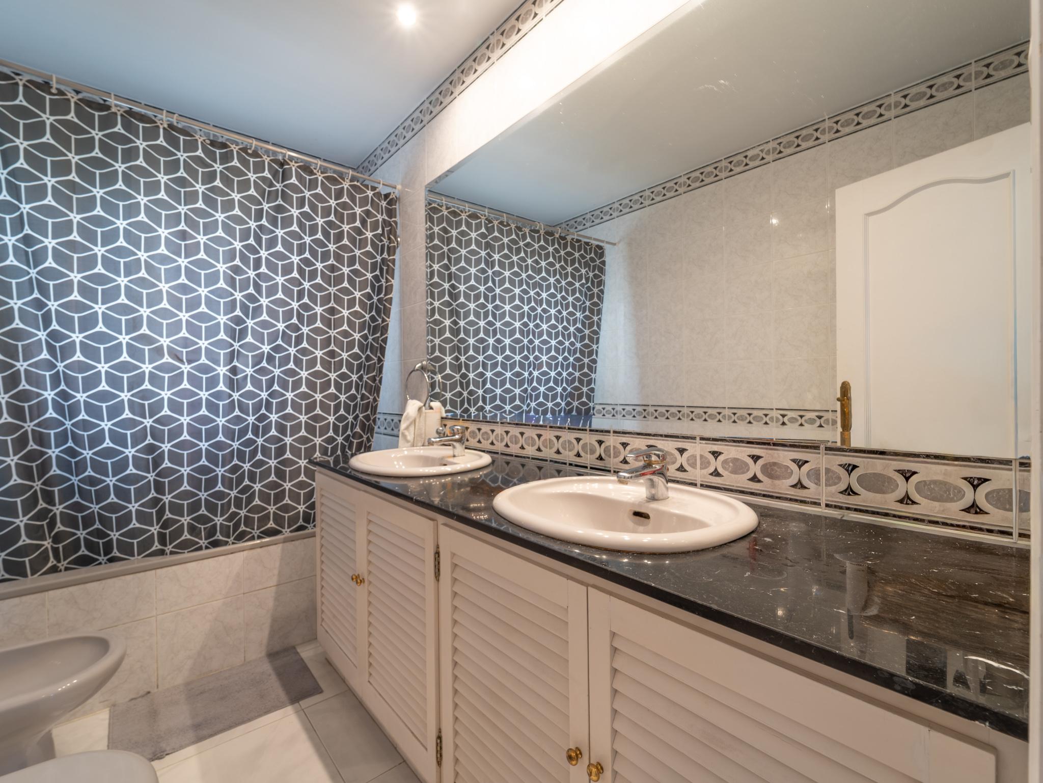 Piso en Venta en Avenida de Lola Flores - 20