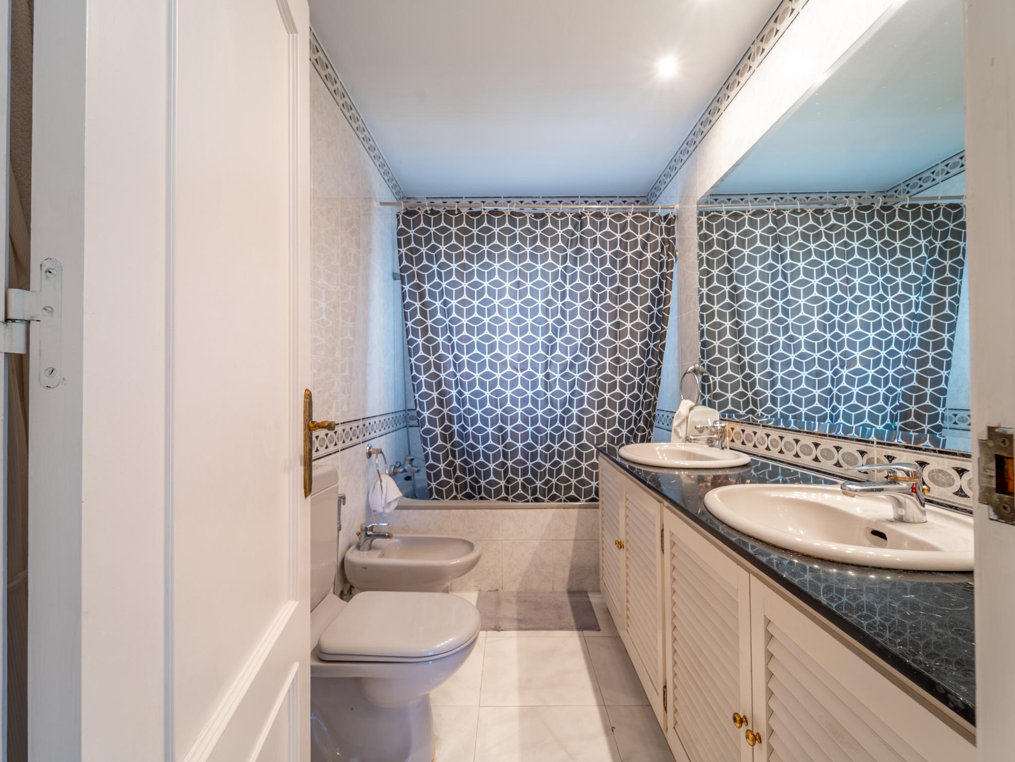 Piso en Venta en Avenida de Lola Flores - 19